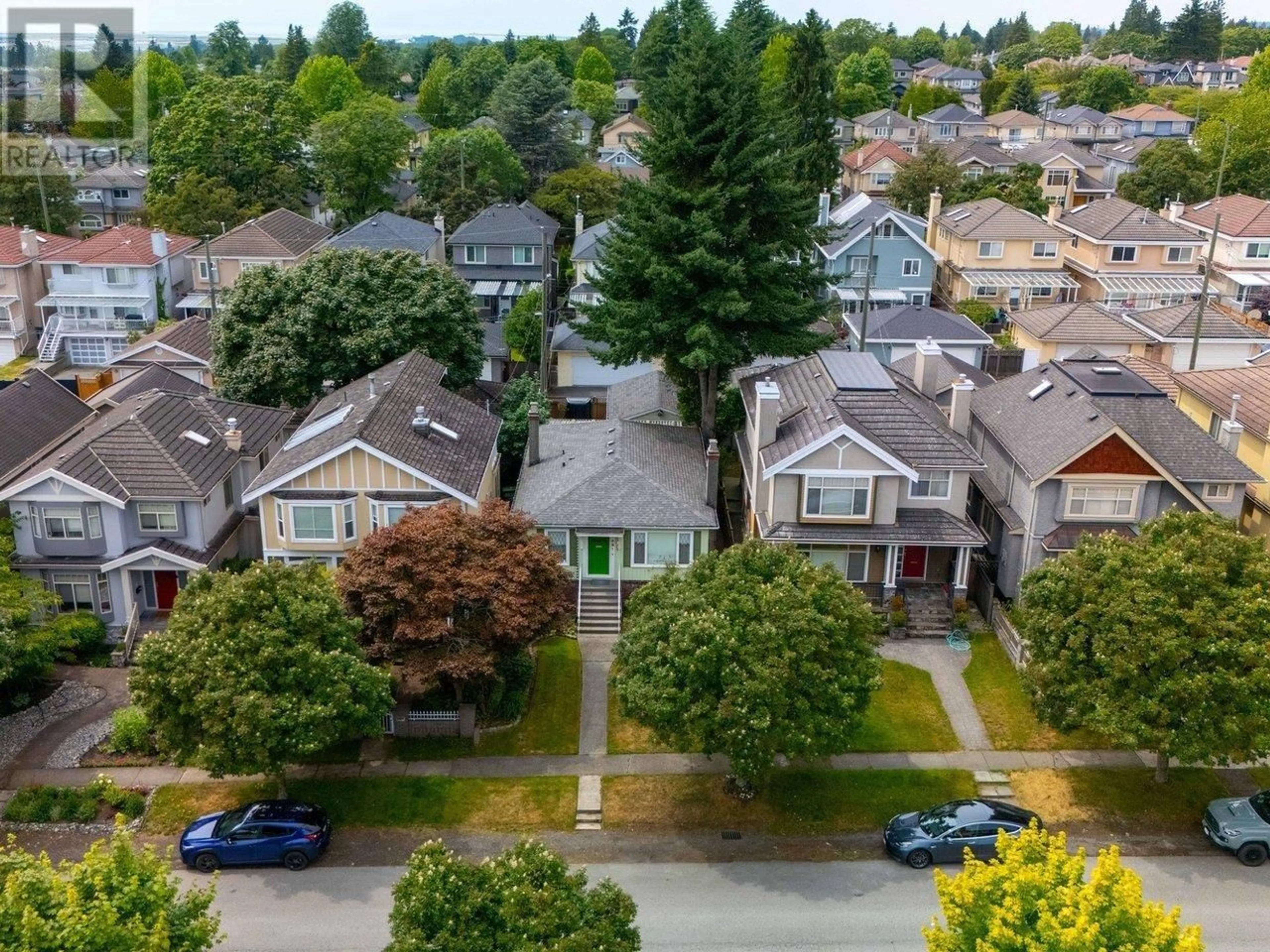 A pic from outside/outdoor area/front of a property/back of a property/a pic from drone, street for 7891 SELKIRK STREET, Vancouver British Columbia V6P4H5