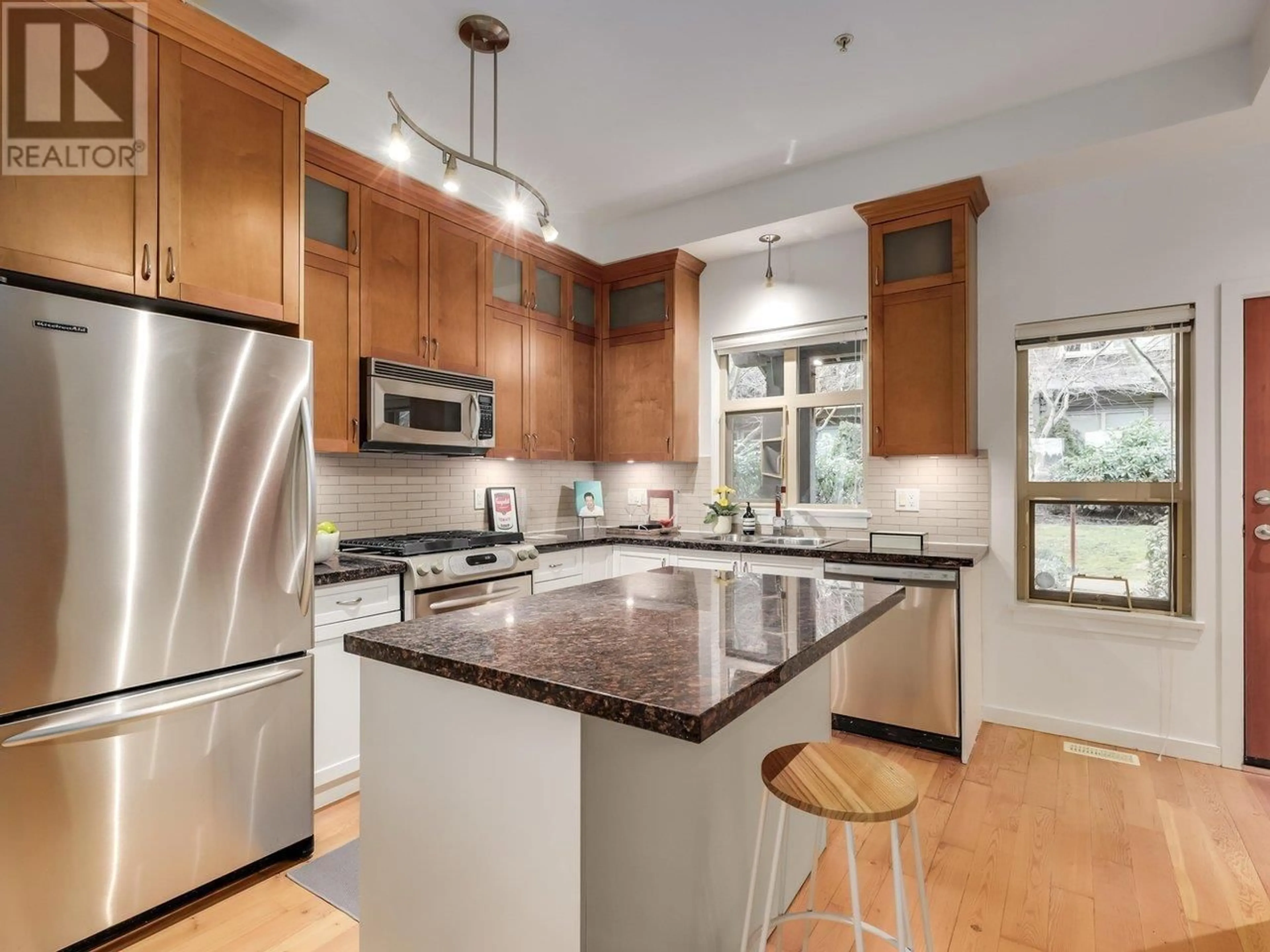 Open concept kitchen, unknown for 124 - 250 SALTER STREET, New Westminster British Columbia V3M0B7