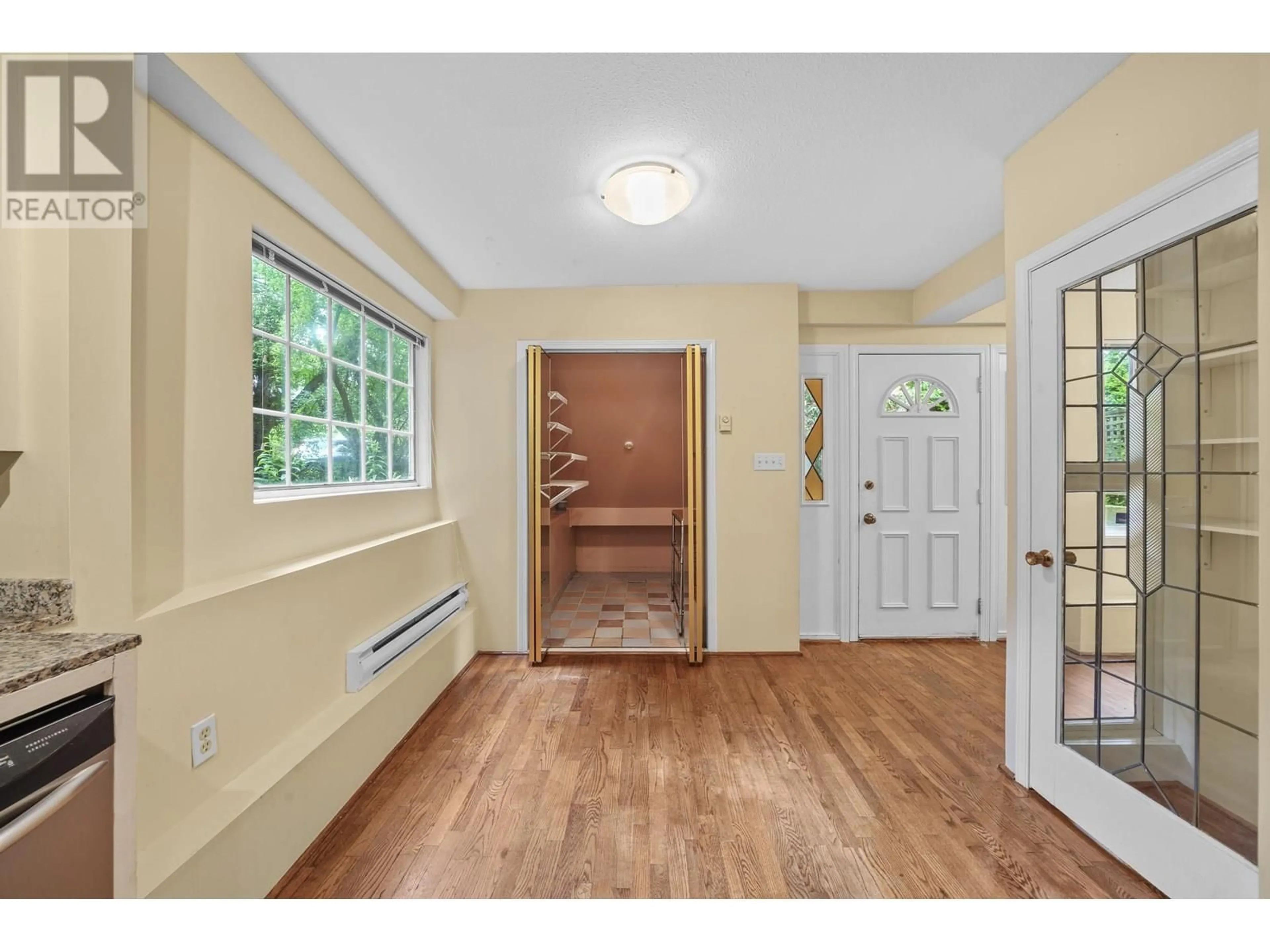 Indoor entryway for 3535- - 3539 3RD AVENUE, Vancouver British Columbia V6R1L8