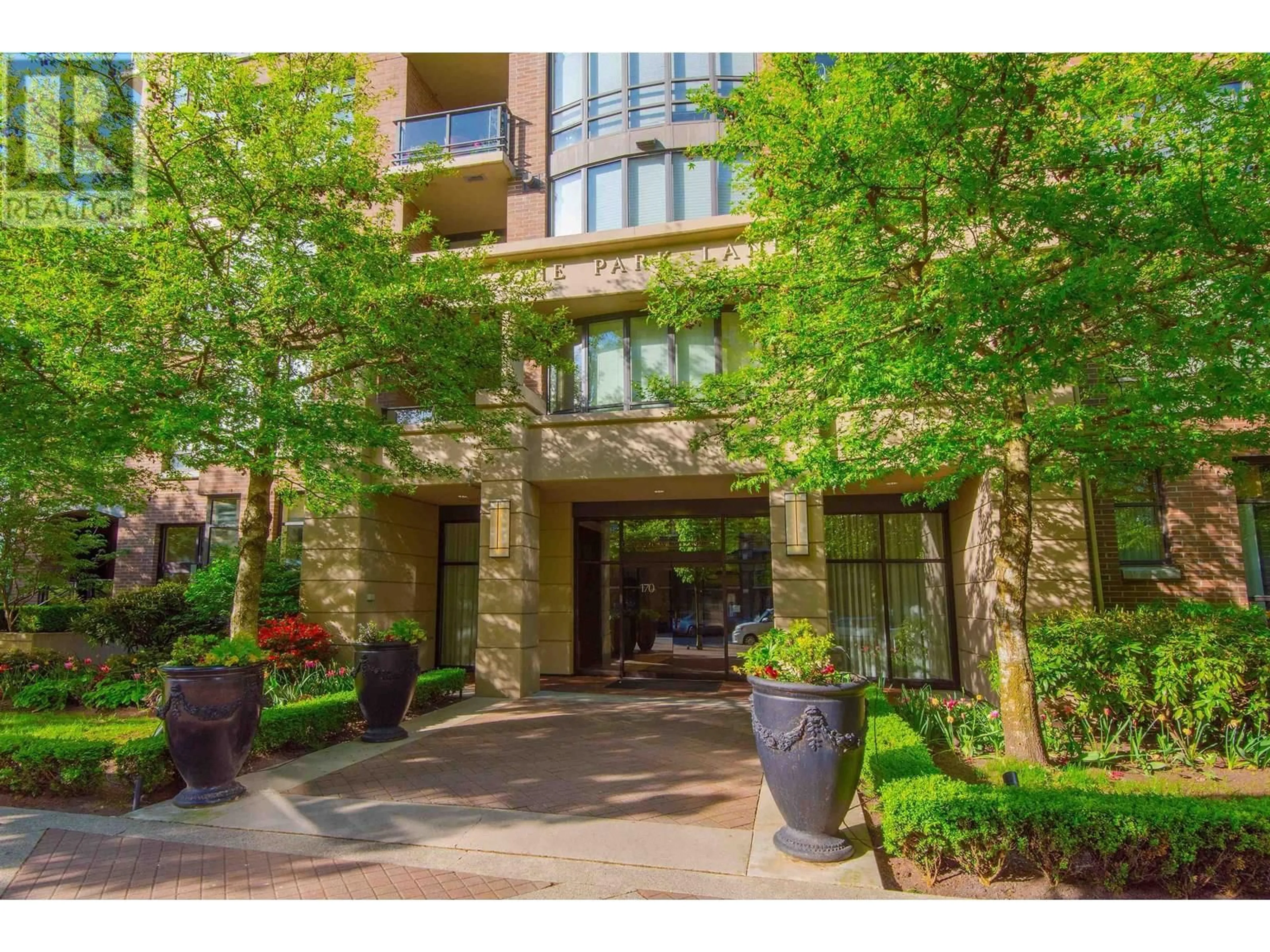 Indoor foyer for 314 - 170 1ST STREET, North Vancouver British Columbia V7M3P2