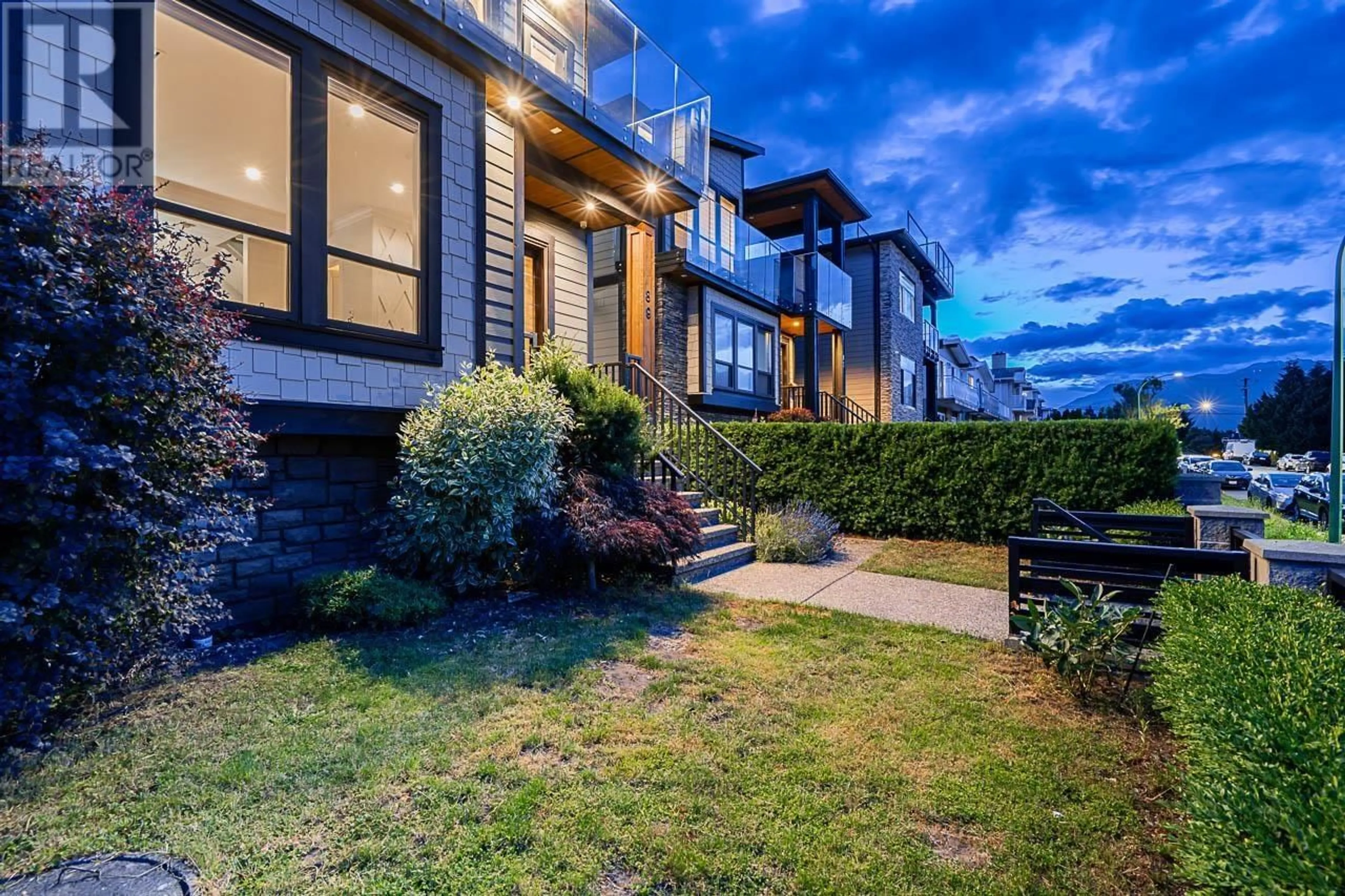 Patio, street for 89 WARWICK AVENUE, Burnaby British Columbia V5B3X2