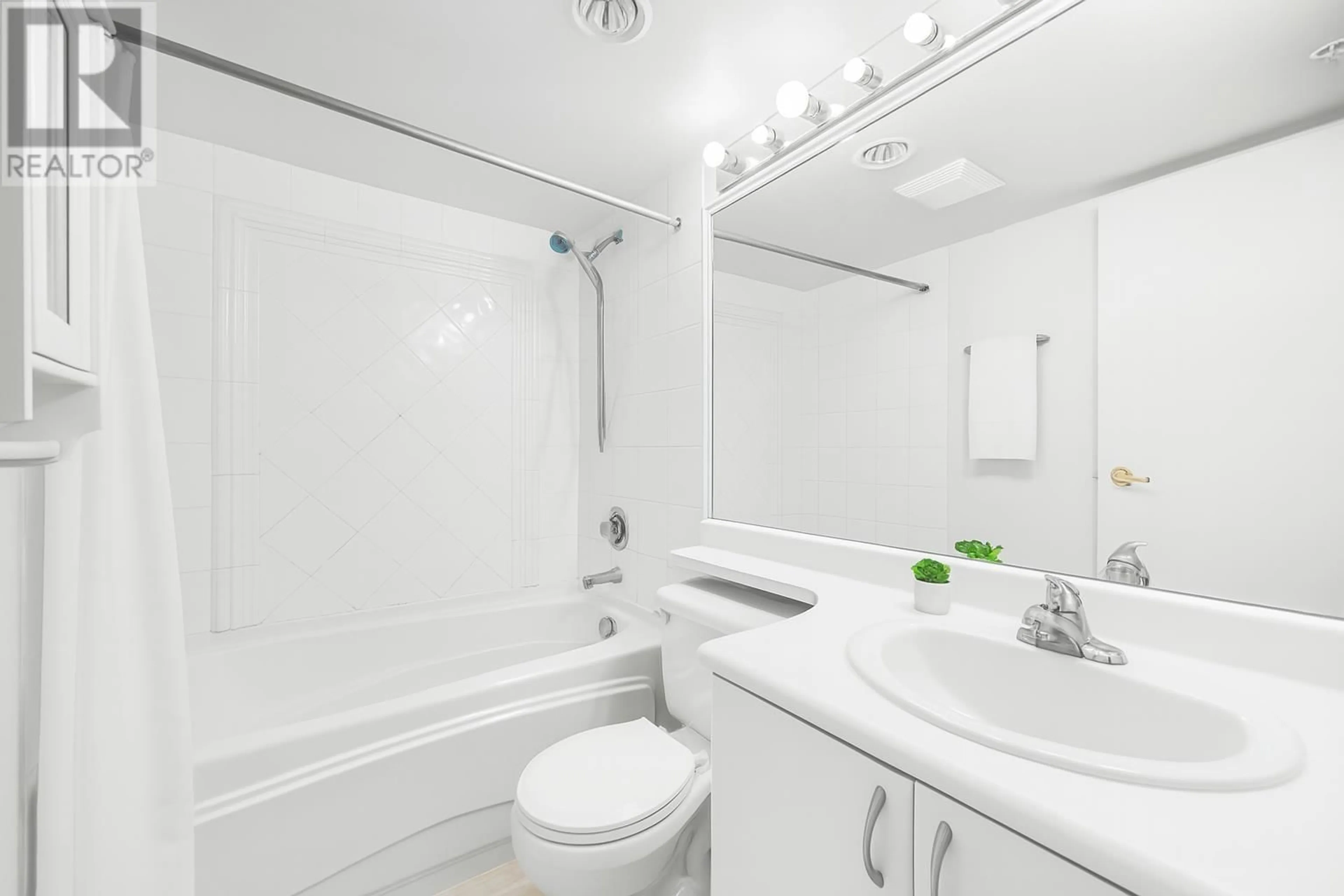 Standard bathroom, unknown for 304 - 939 HOMER STREET, Vancouver British Columbia V6B2W6