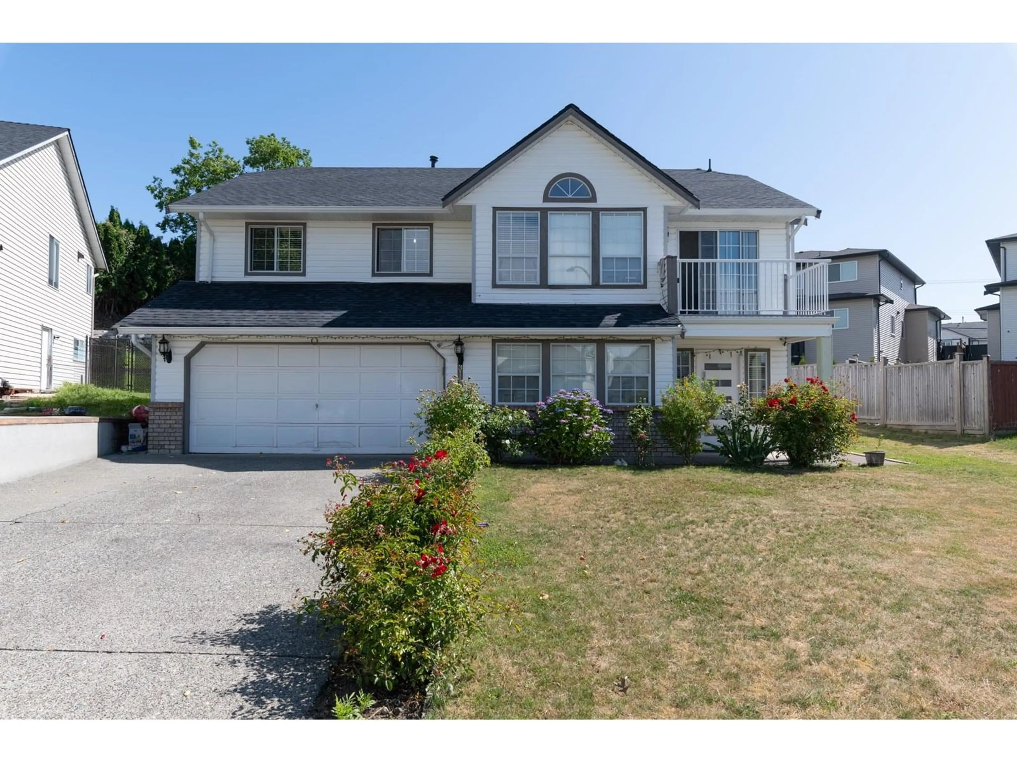 Home with vinyl exterior material, street for 31165 SIDONI, Abbotsford British Columbia V2T5J8
