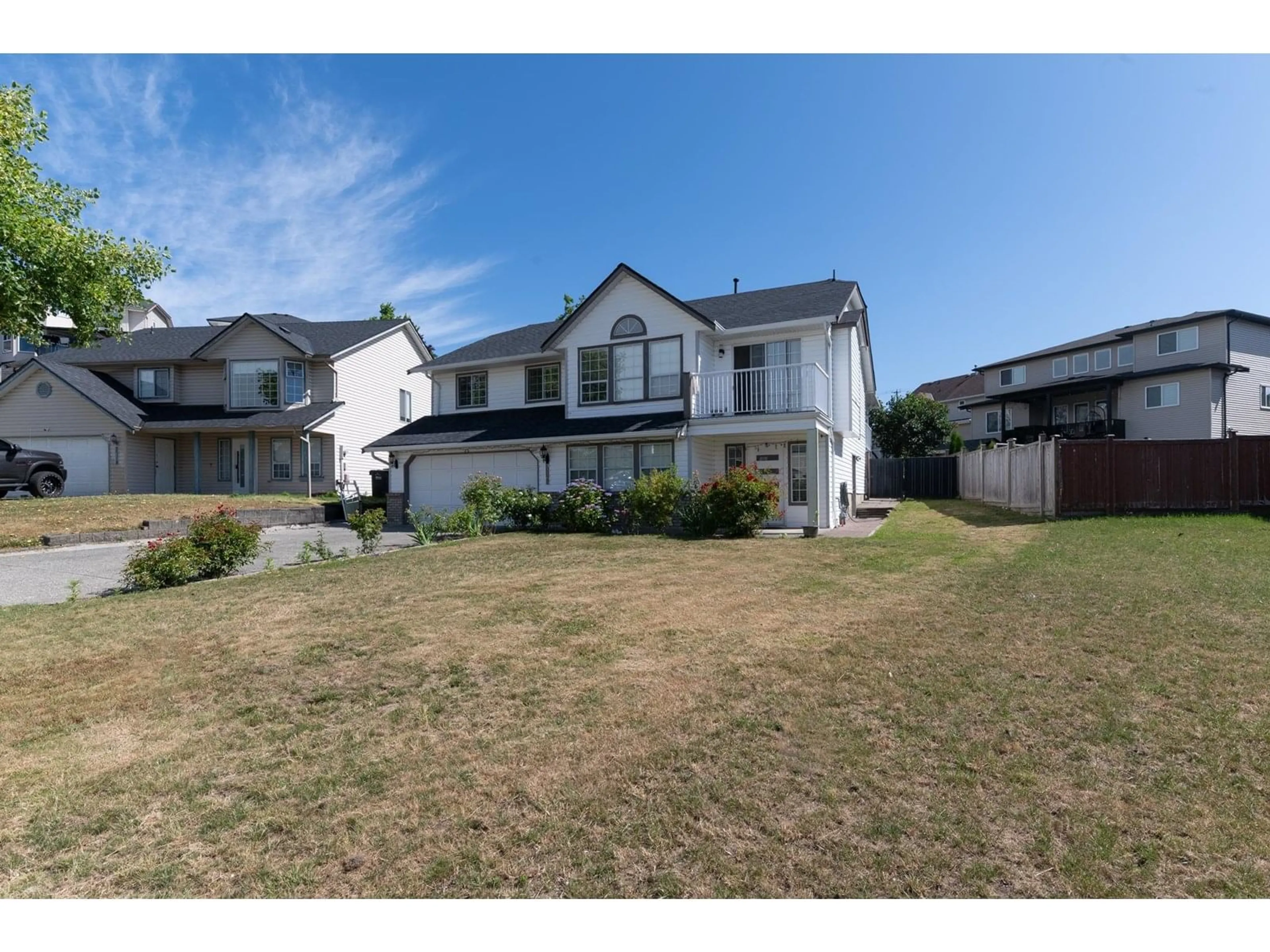 A pic from outside/outdoor area/front of a property/back of a property/a pic from drone, street for 31165 SIDONI, Abbotsford British Columbia V2T5J8