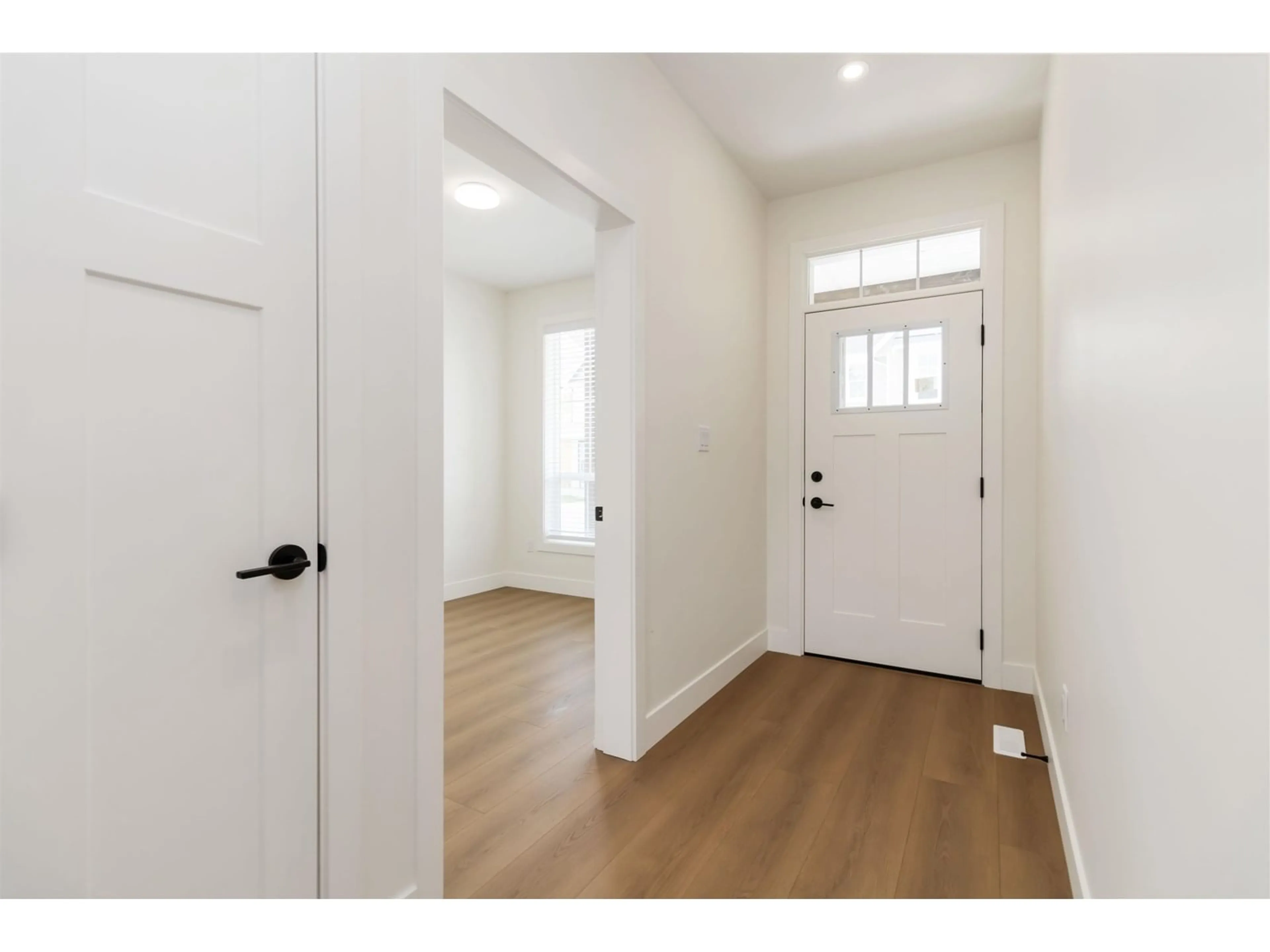 Indoor entryway for 3 - 45314 WELLS ROAD, Chilliwack British Columbia V2R1H2