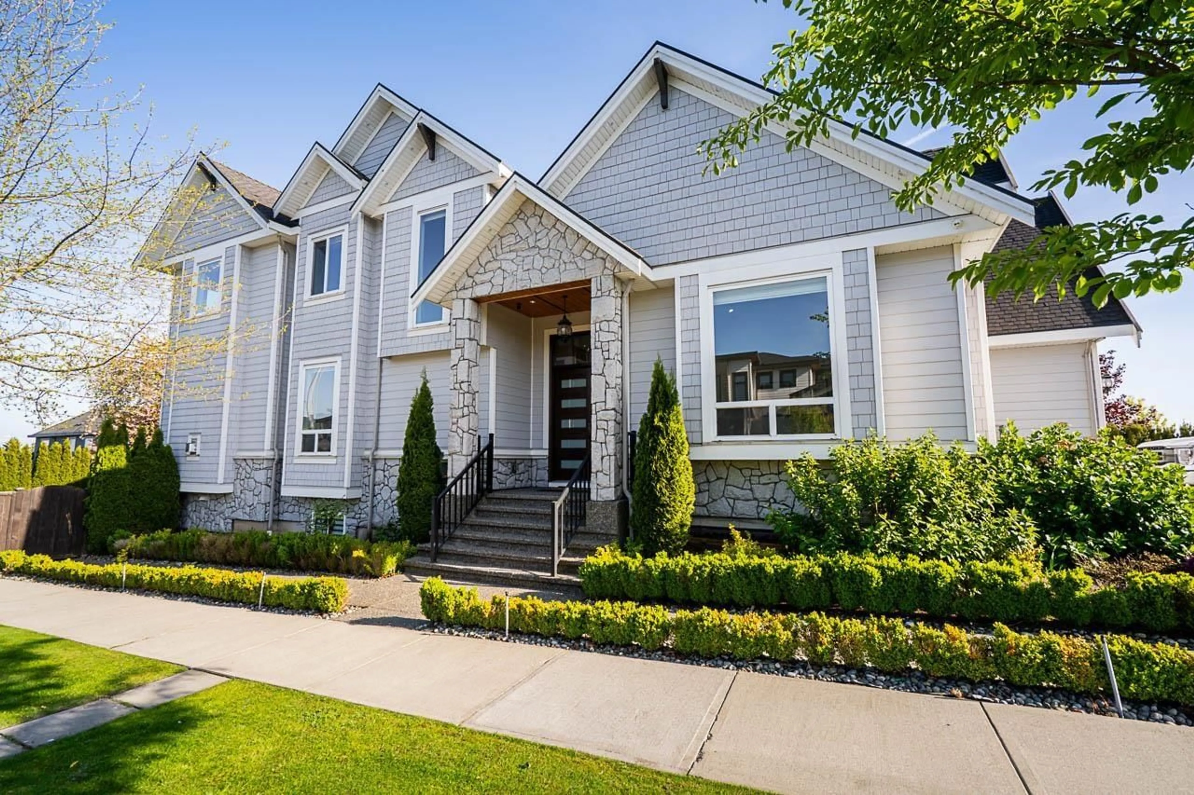 Home with vinyl exterior material, street for 18712 55, Surrey British Columbia V3S4N7