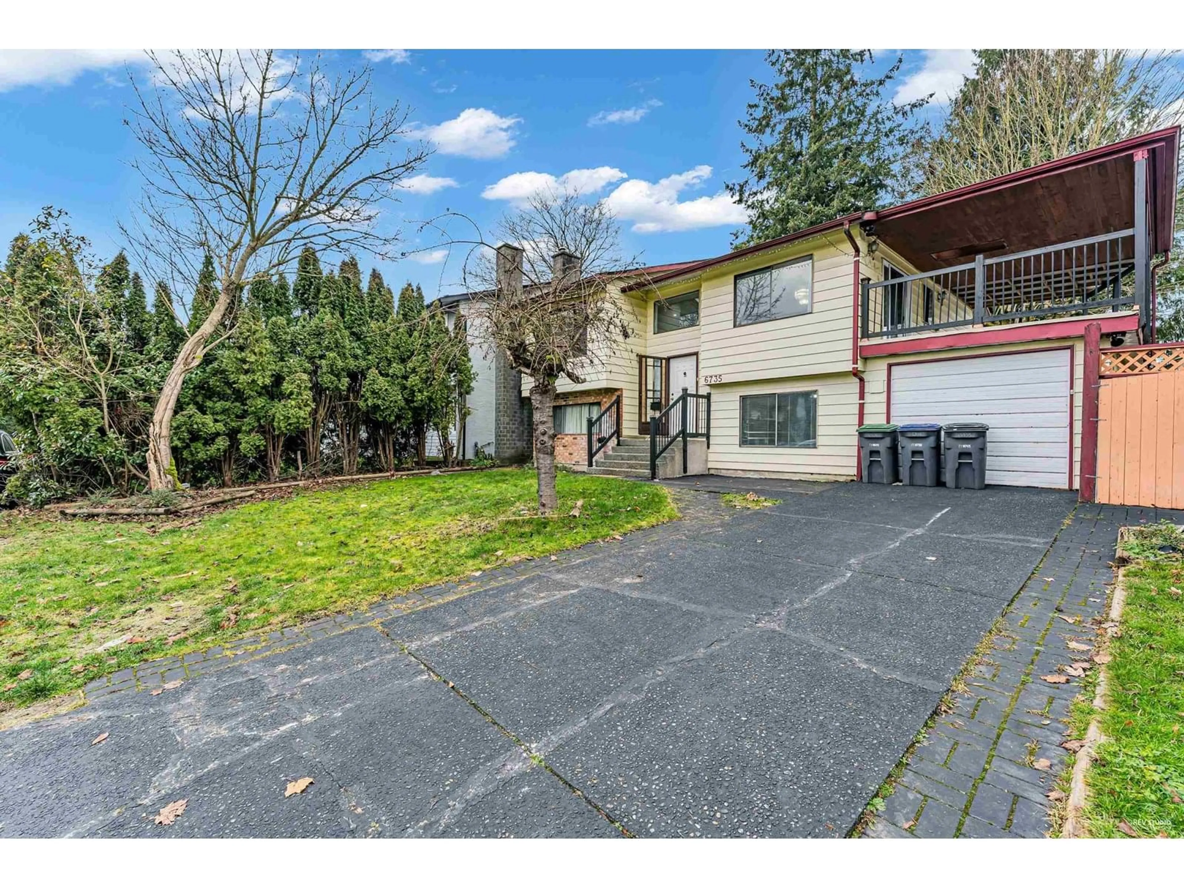 A pic from outside/outdoor area/front of a property/back of a property/a pic from drone, street for 6735 133, Surrey British Columbia V3W7J5