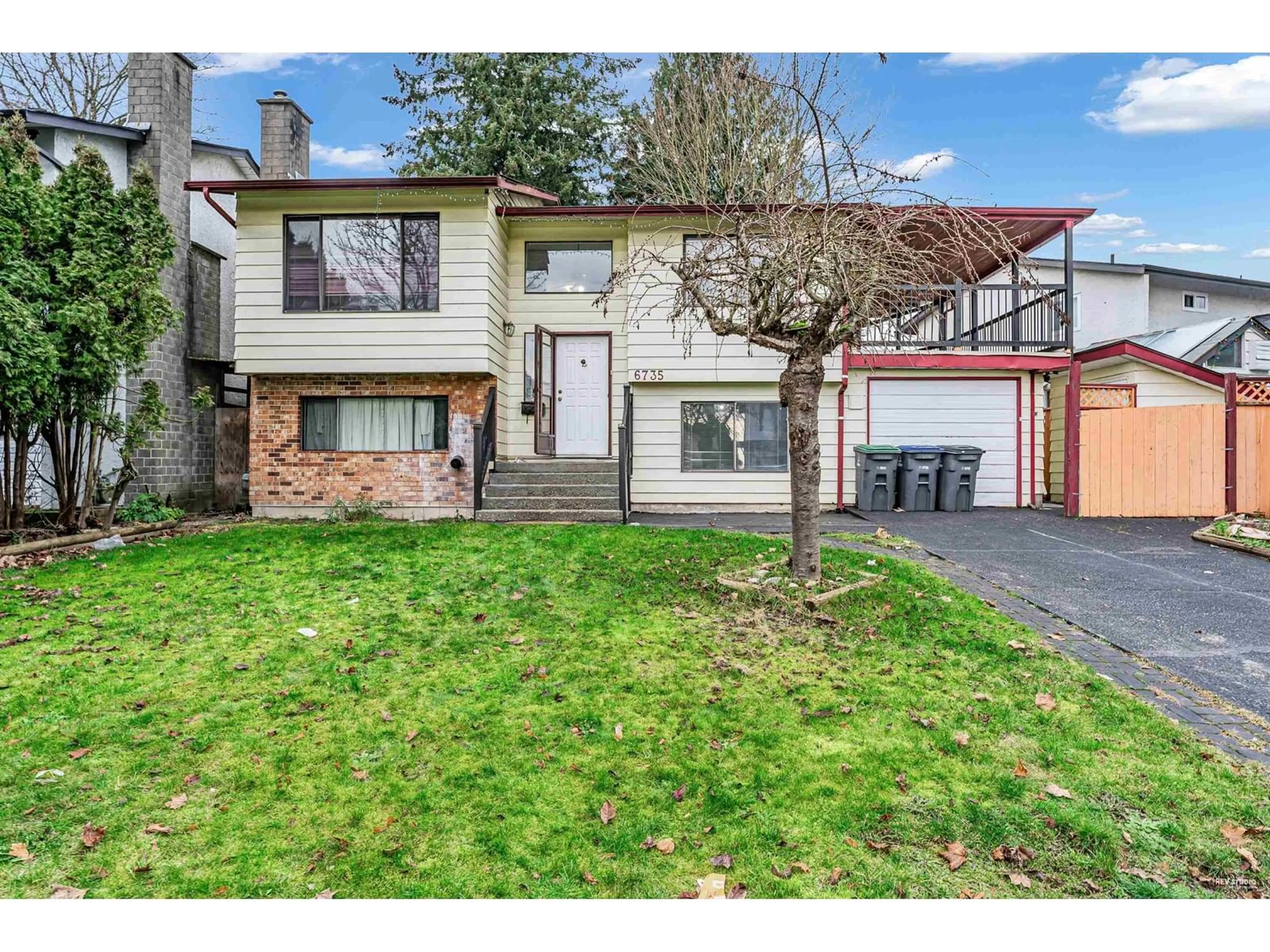 Home with vinyl exterior material, street for 6735 133, Surrey British Columbia V3W7J5