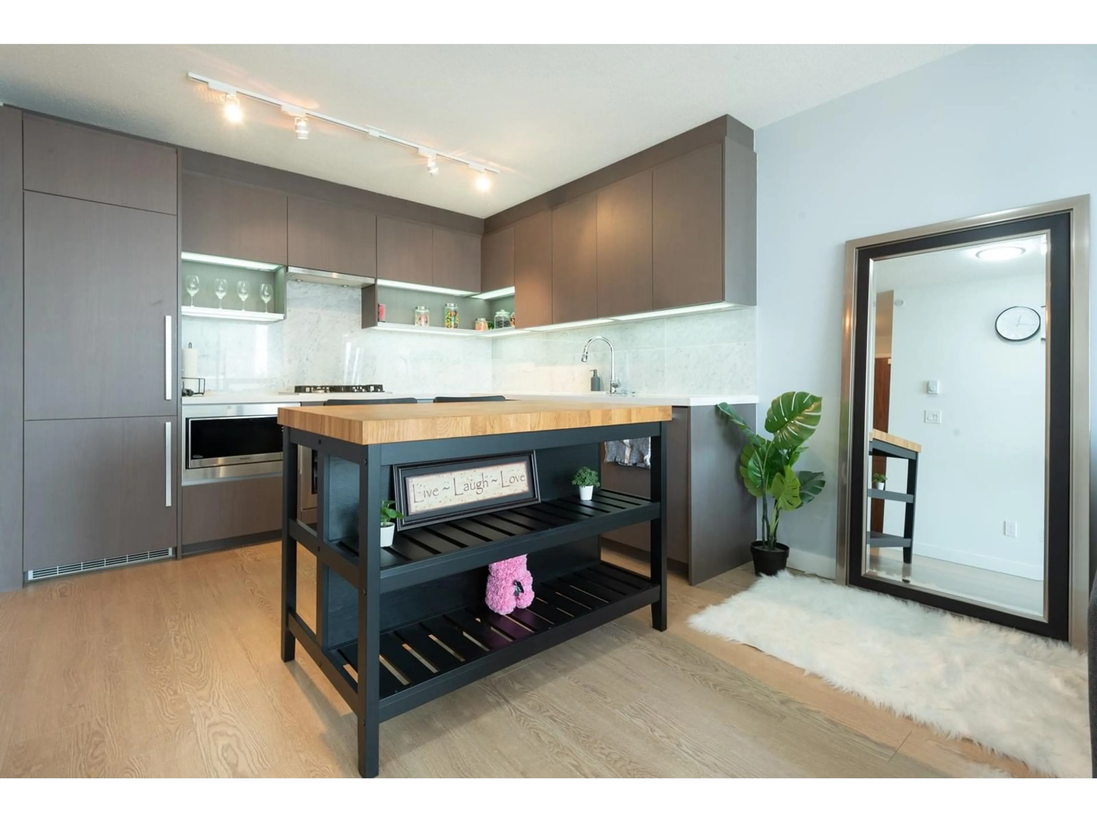 Contemporary kitchen, unknown for 1808 - 13696 100, Surrey British Columbia V3T0L5