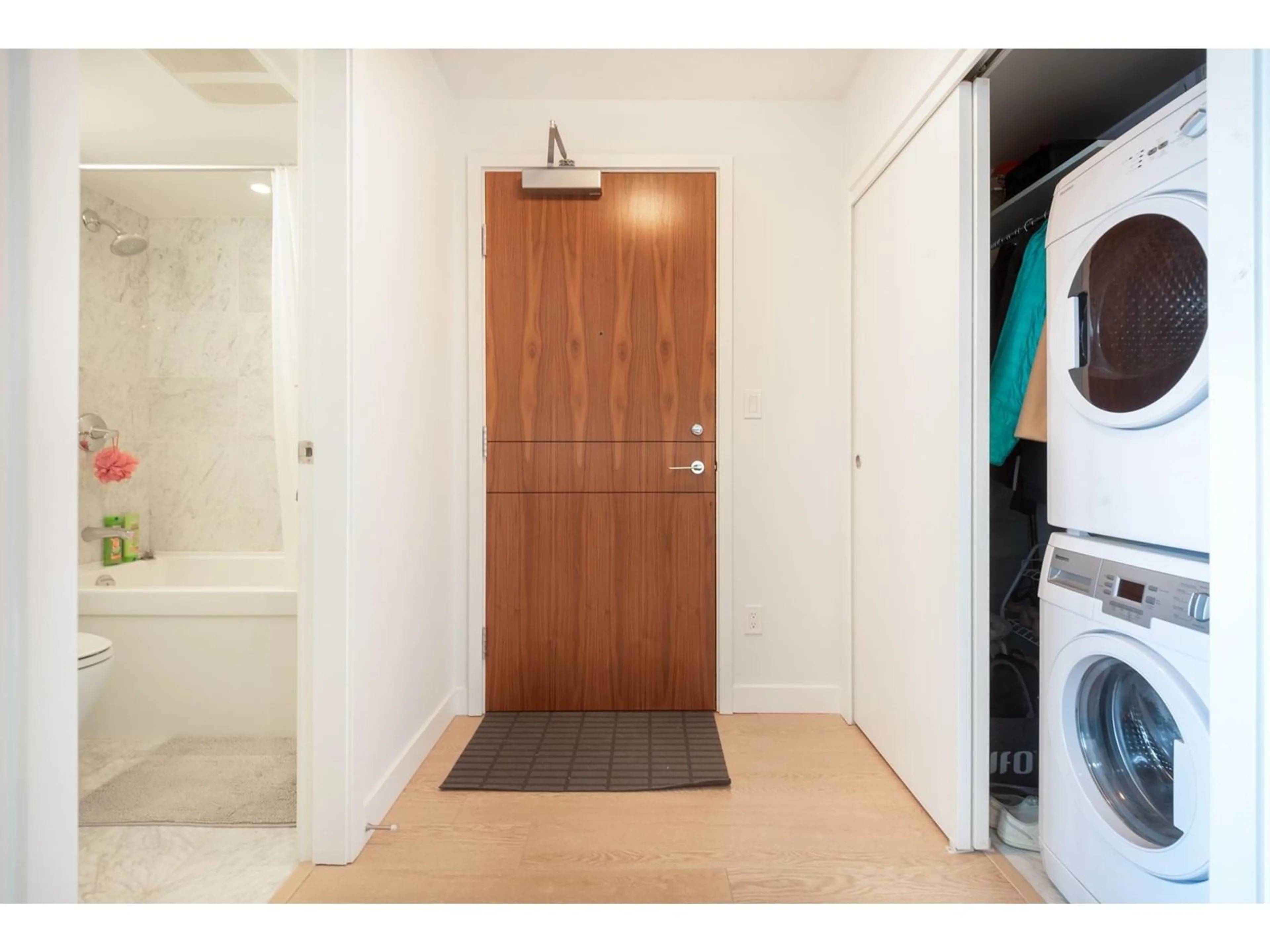 Indoor entryway for 1808 - 13696 100, Surrey British Columbia V3T0L5