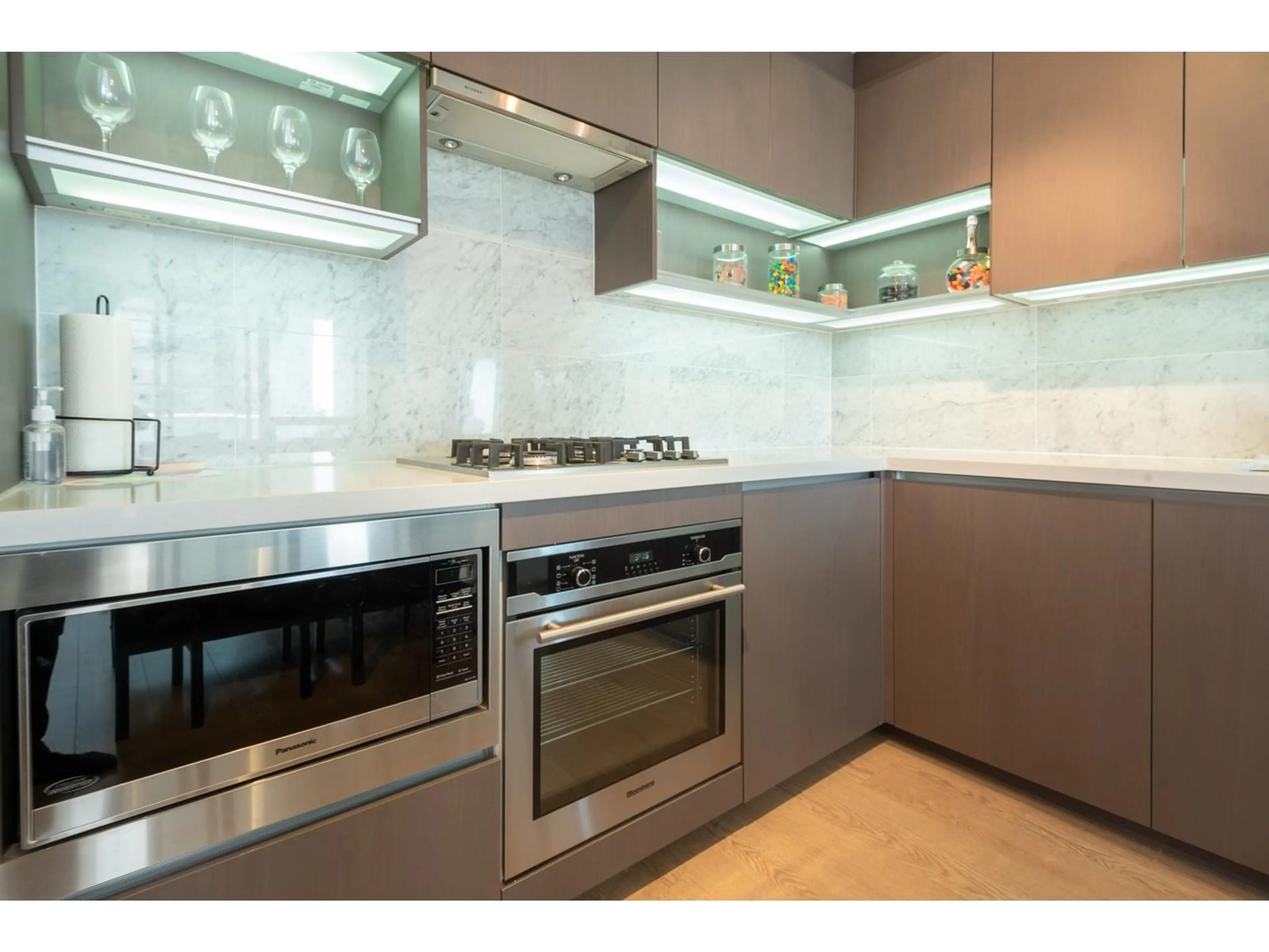 Standard kitchen, unknown for 1808 - 13696 100, Surrey British Columbia V3T0L5