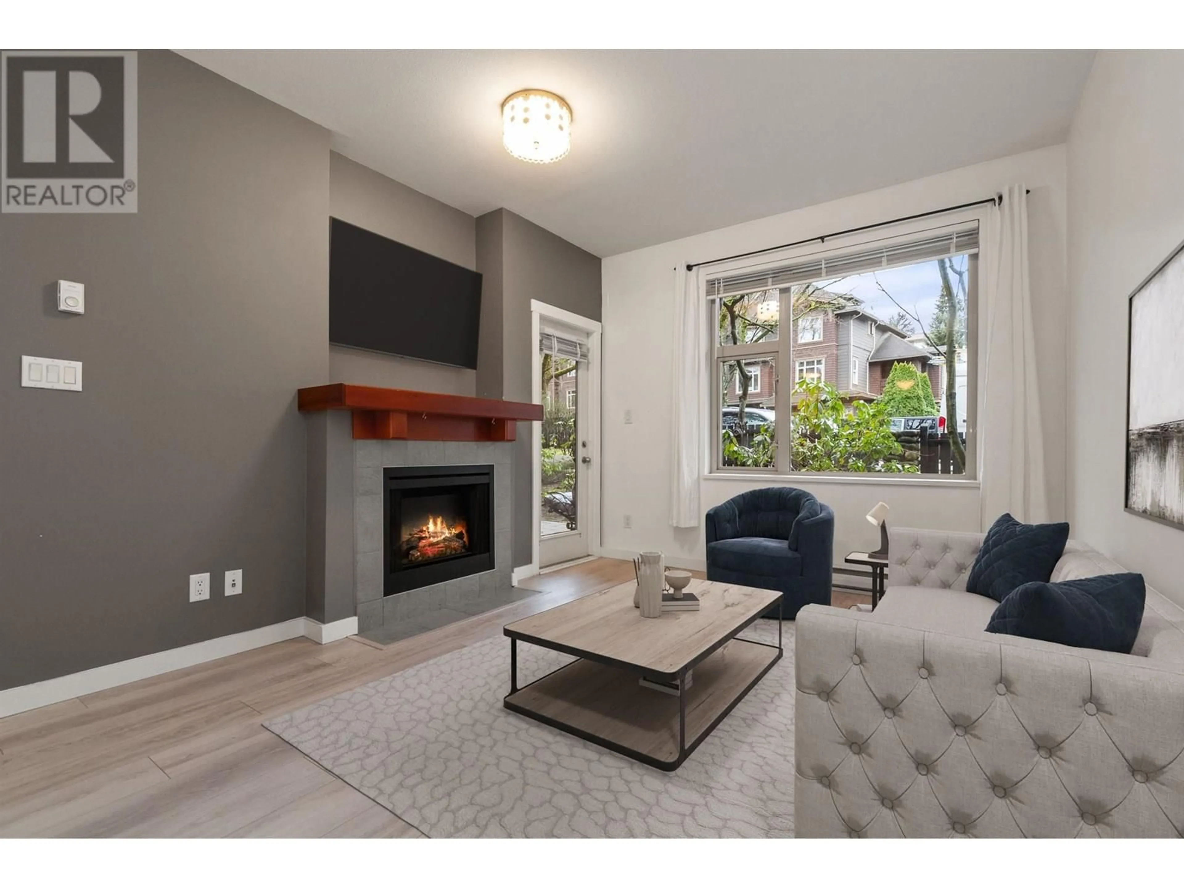 Living room with furniture, unknown for 109 - 675 PARK CRESCENT, New Westminster British Columbia V3L5W4