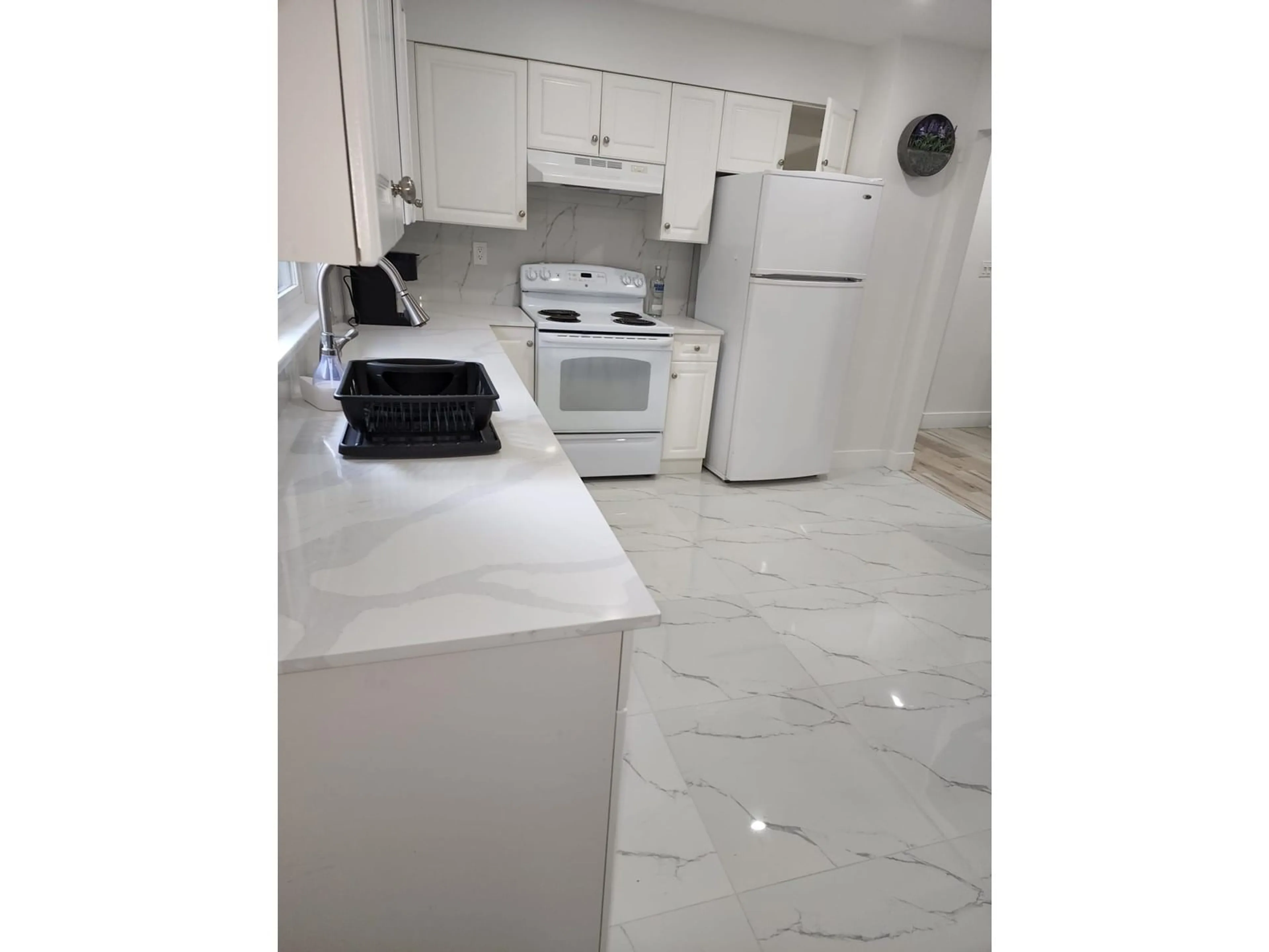 Standard kitchen, ceramic/tile floor for 15720 ASTER, Surrey British Columbia V4A1Y5