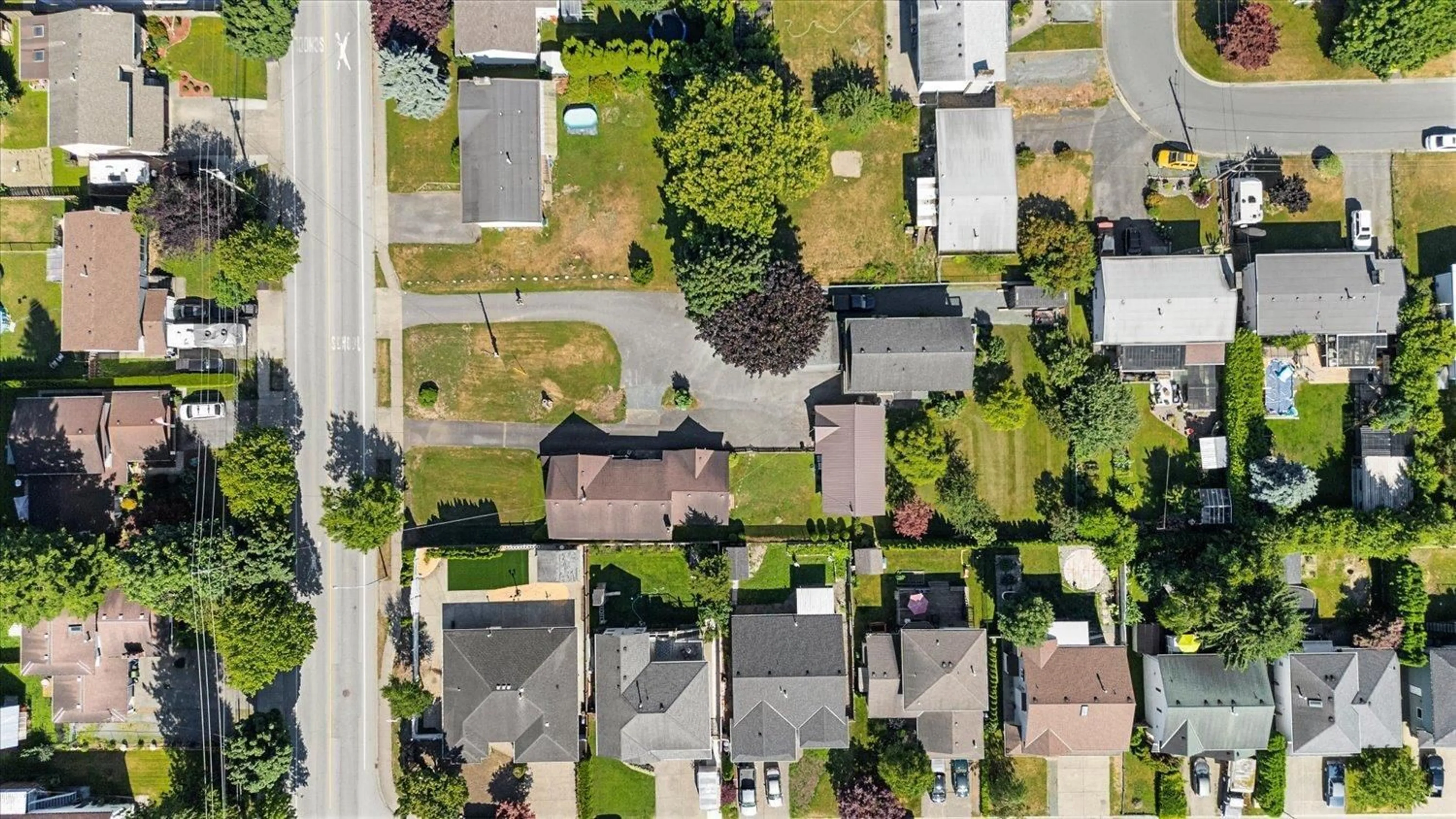 A pic from outside/outdoor area/front of a property/back of a property/a pic from drone, street for 45240 SOUTH SUMAS ROAD, Chilliwack British Columbia V2R1W9