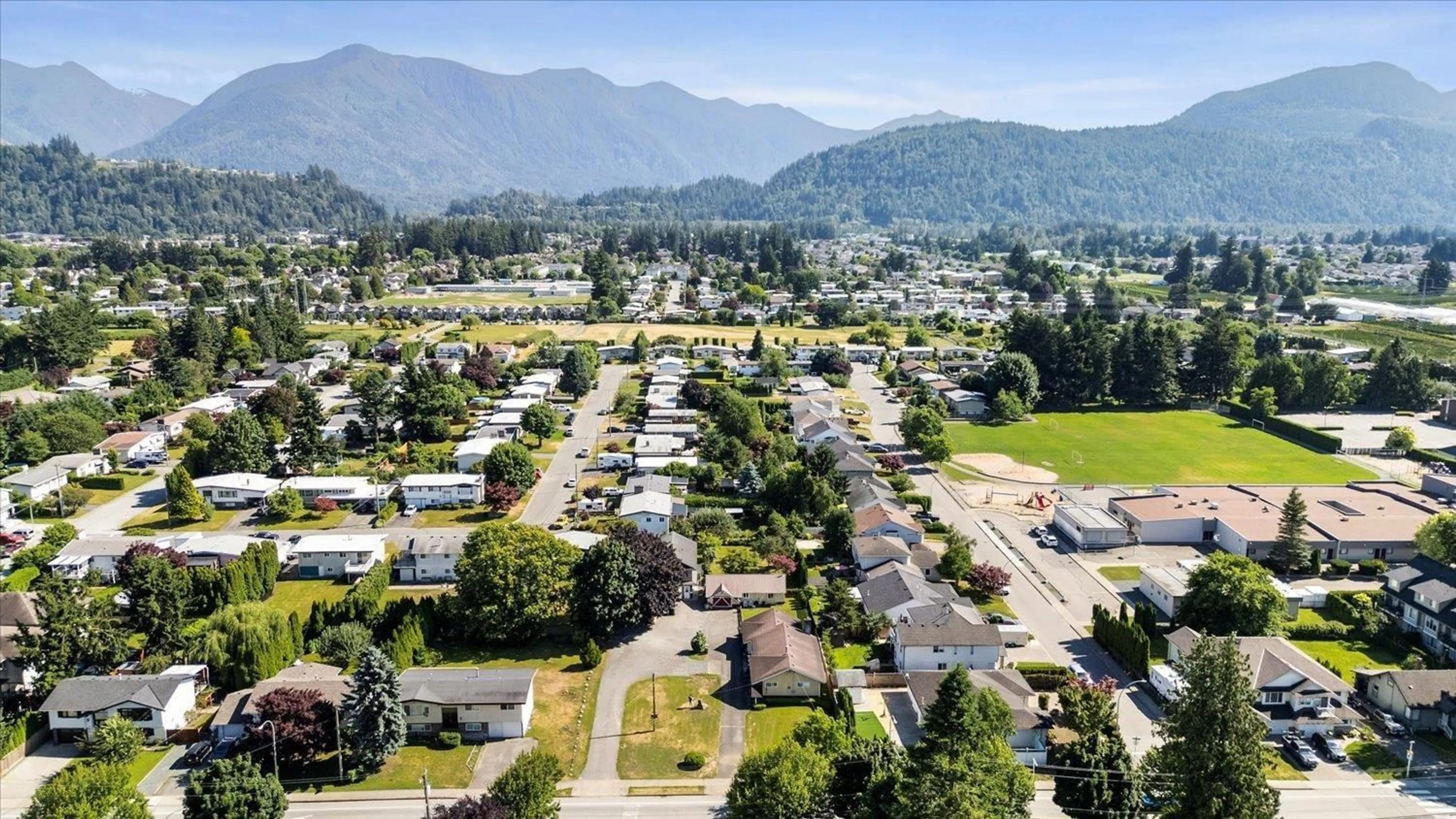 A pic from outside/outdoor area/front of a property/back of a property/a pic from drone, mountain view for 45240 SOUTH SUMAS ROAD, Chilliwack British Columbia V2R1W9