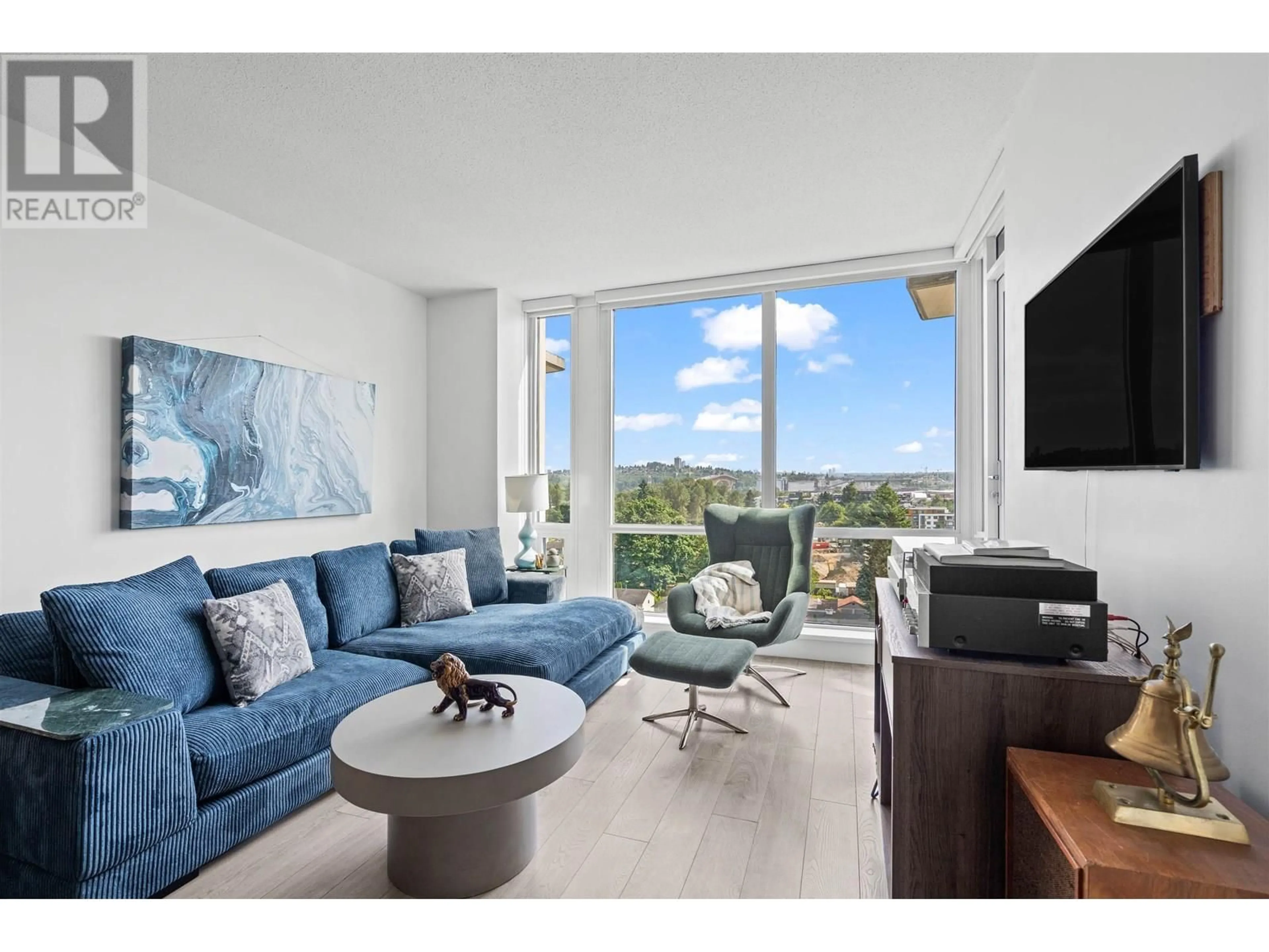 Living room with furniture, unknown for 1106 - 1550 FERN STREET, North Vancouver British Columbia V7J0A9