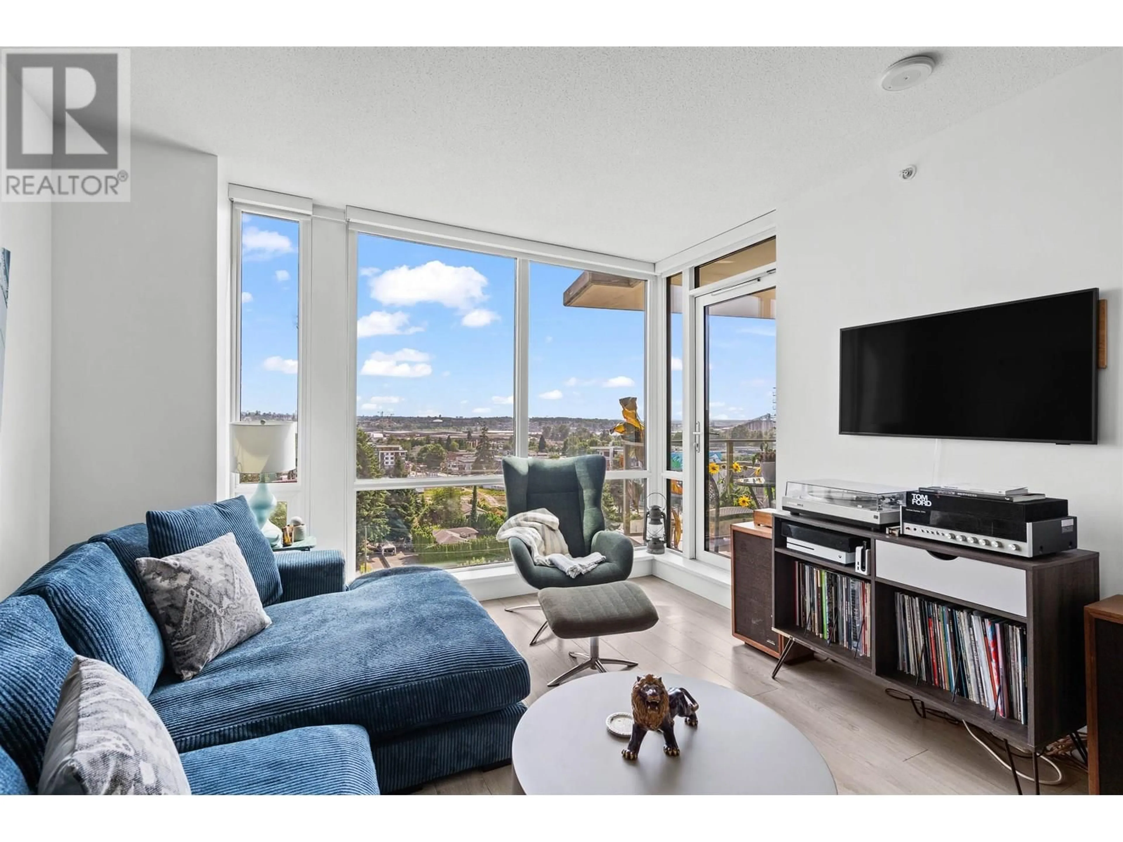 Living room with furniture, unknown for 1106 - 1550 FERN STREET, North Vancouver British Columbia V7J0A9