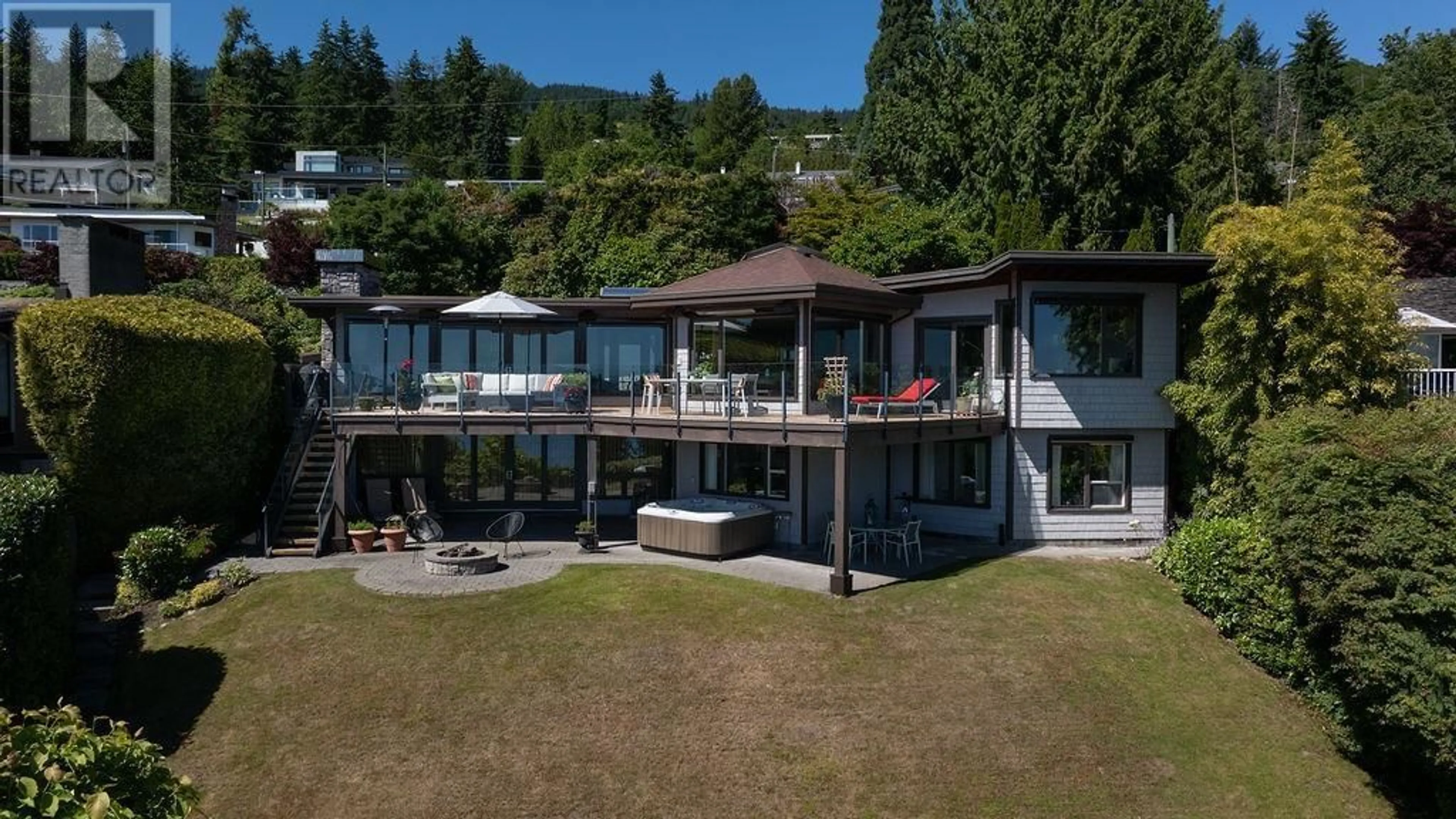 A pic from outside/outdoor area/front of a property/back of a property/a pic from drone, water/lake/river/ocean view for 2370 RUSSET PLACE, West Vancouver British Columbia V7V3B6