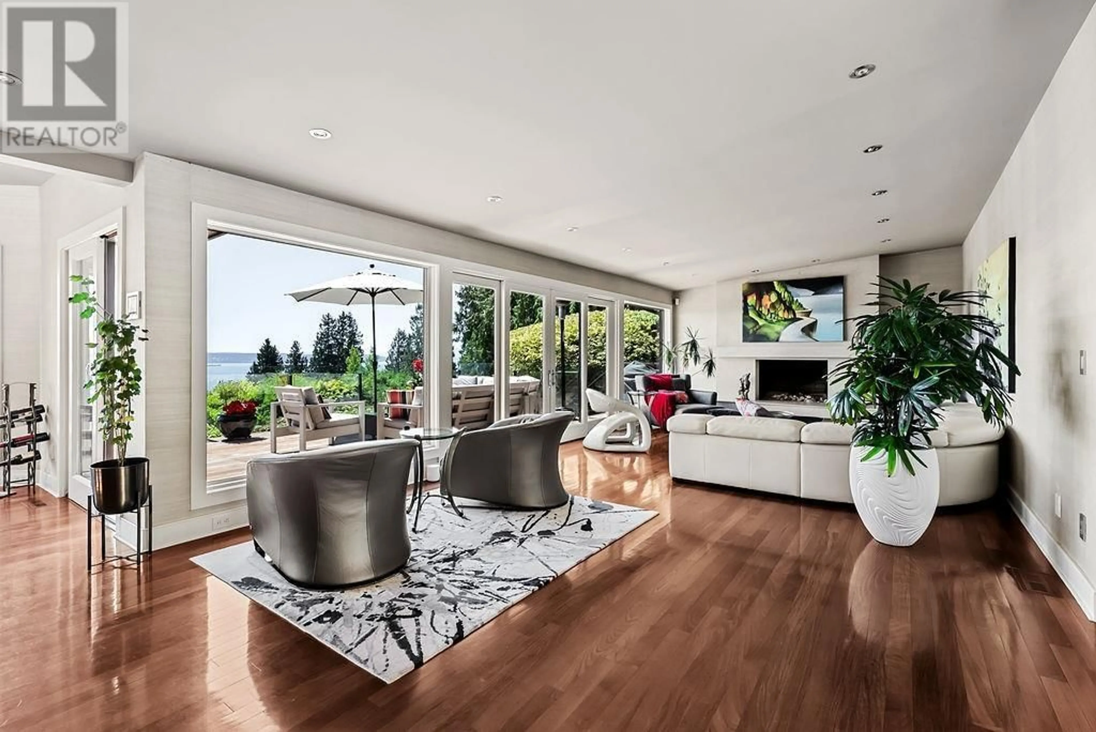Living room with furniture, unknown for 2370 RUSSET PLACE, West Vancouver British Columbia V7V3B6