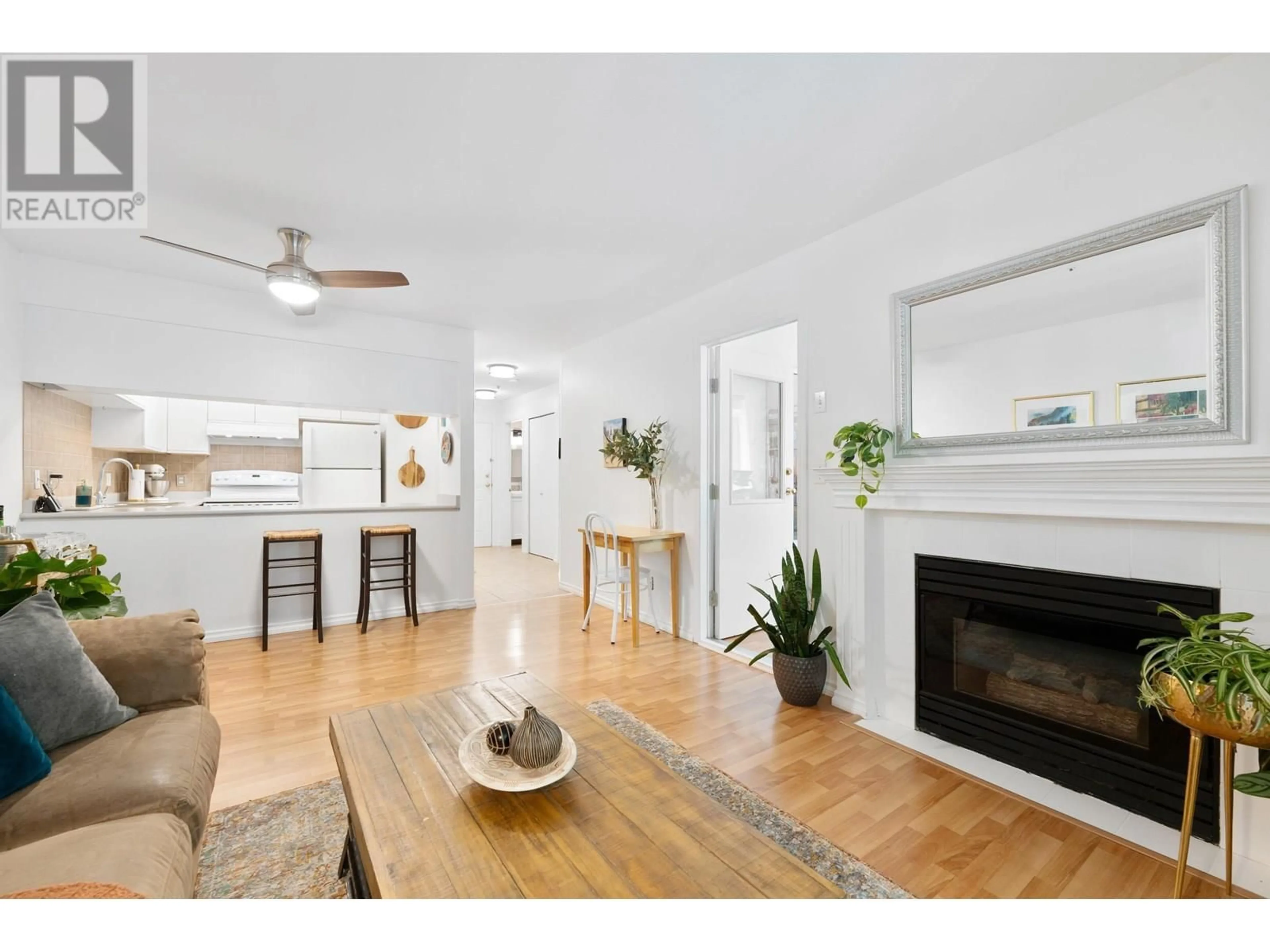 Unknown for 207 - 2133 DUNDAS STREET, Vancouver British Columbia V5L1J7