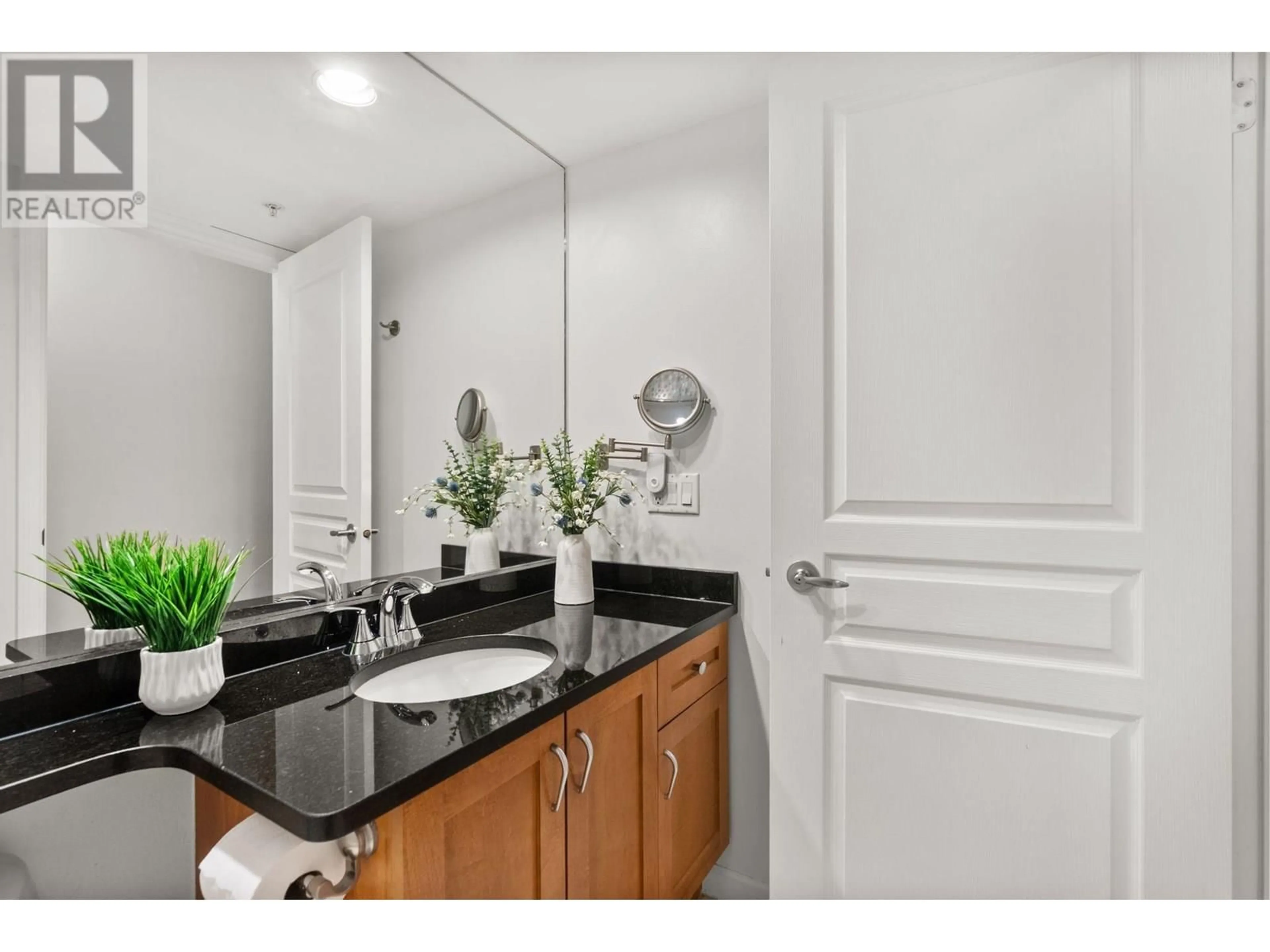 Standard bathroom, ceramic/tile floor for 308 - 2161 12TH AVENUE, Vancouver British Columbia V6K4S7