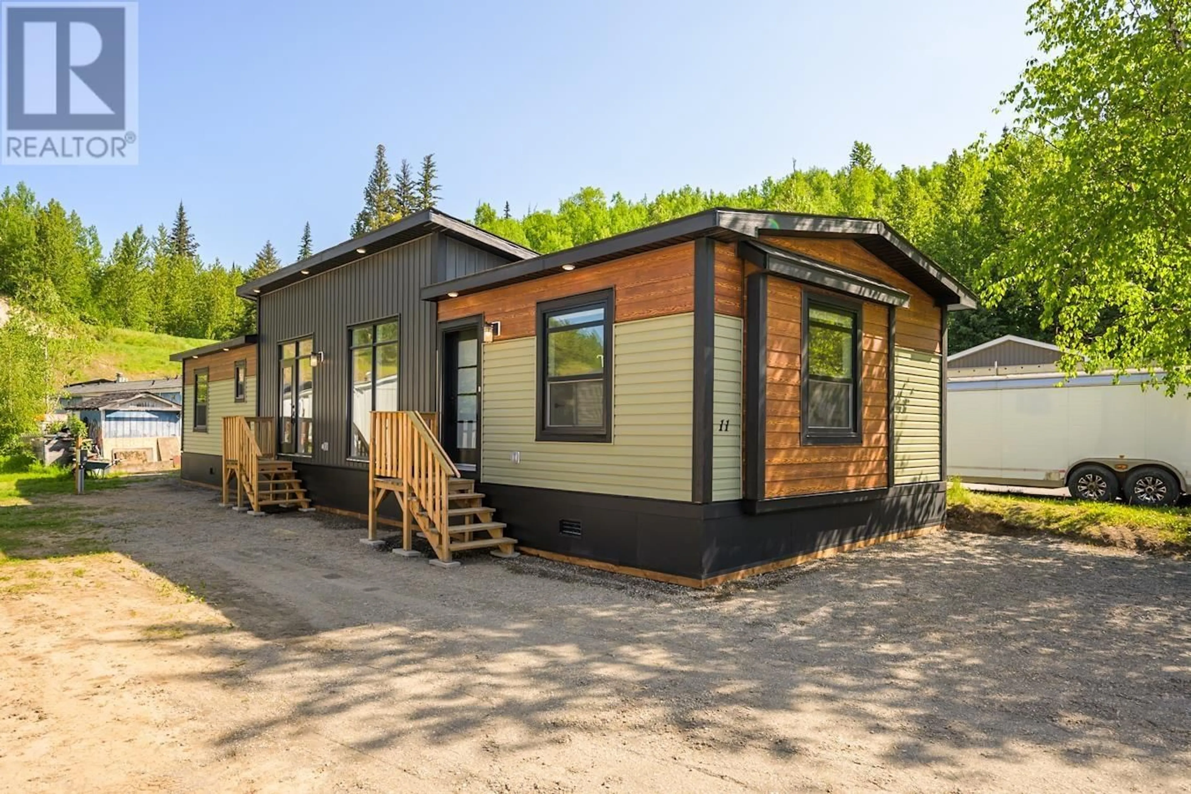 Home with vinyl exterior material, building for 11 - 5164 HART HIGHWAY, Prince George British Columbia V2K5B7