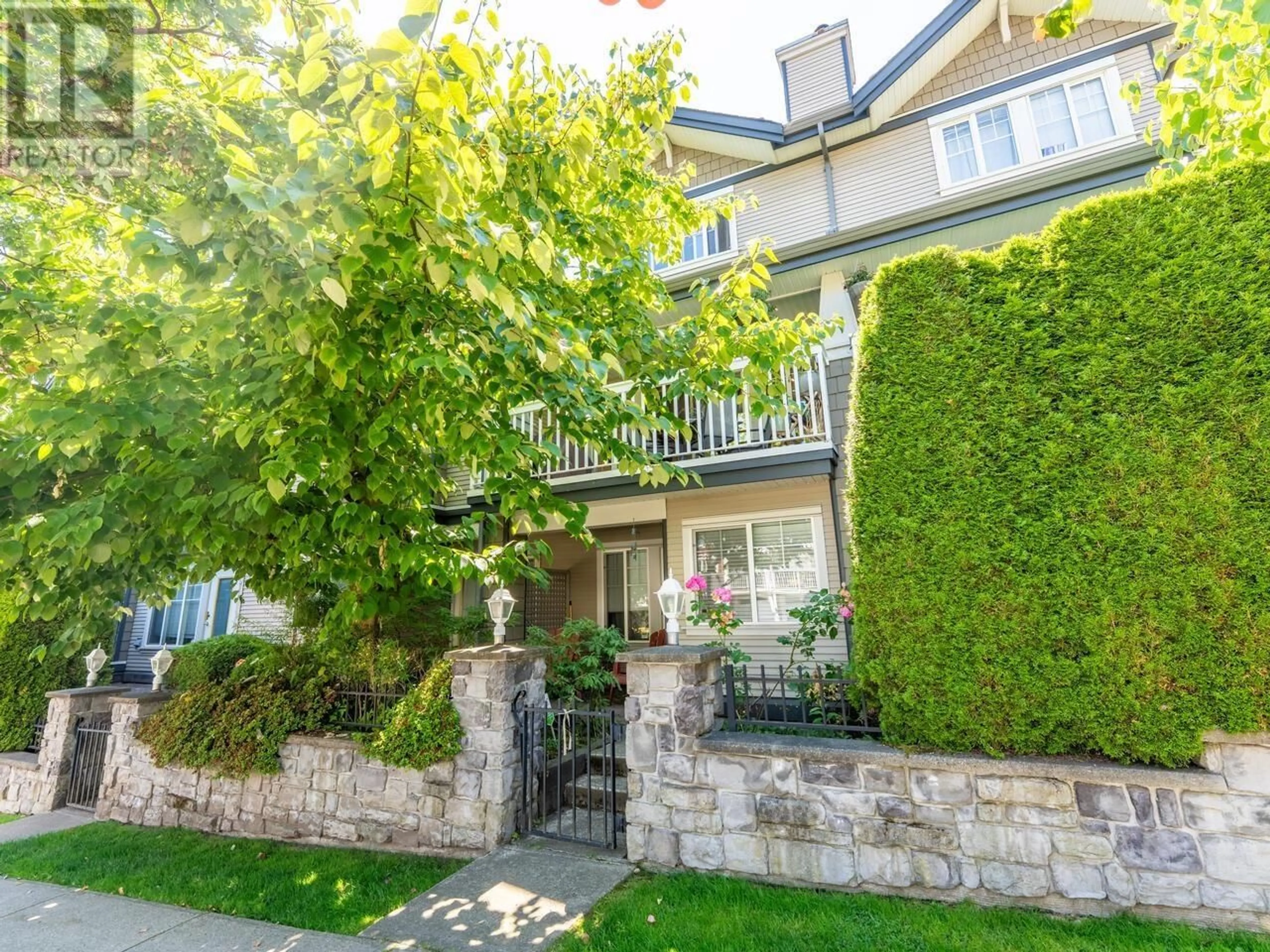 Patio, street for 25 - 230 TENTH STREET, New Westminster British Columbia V3M3X9