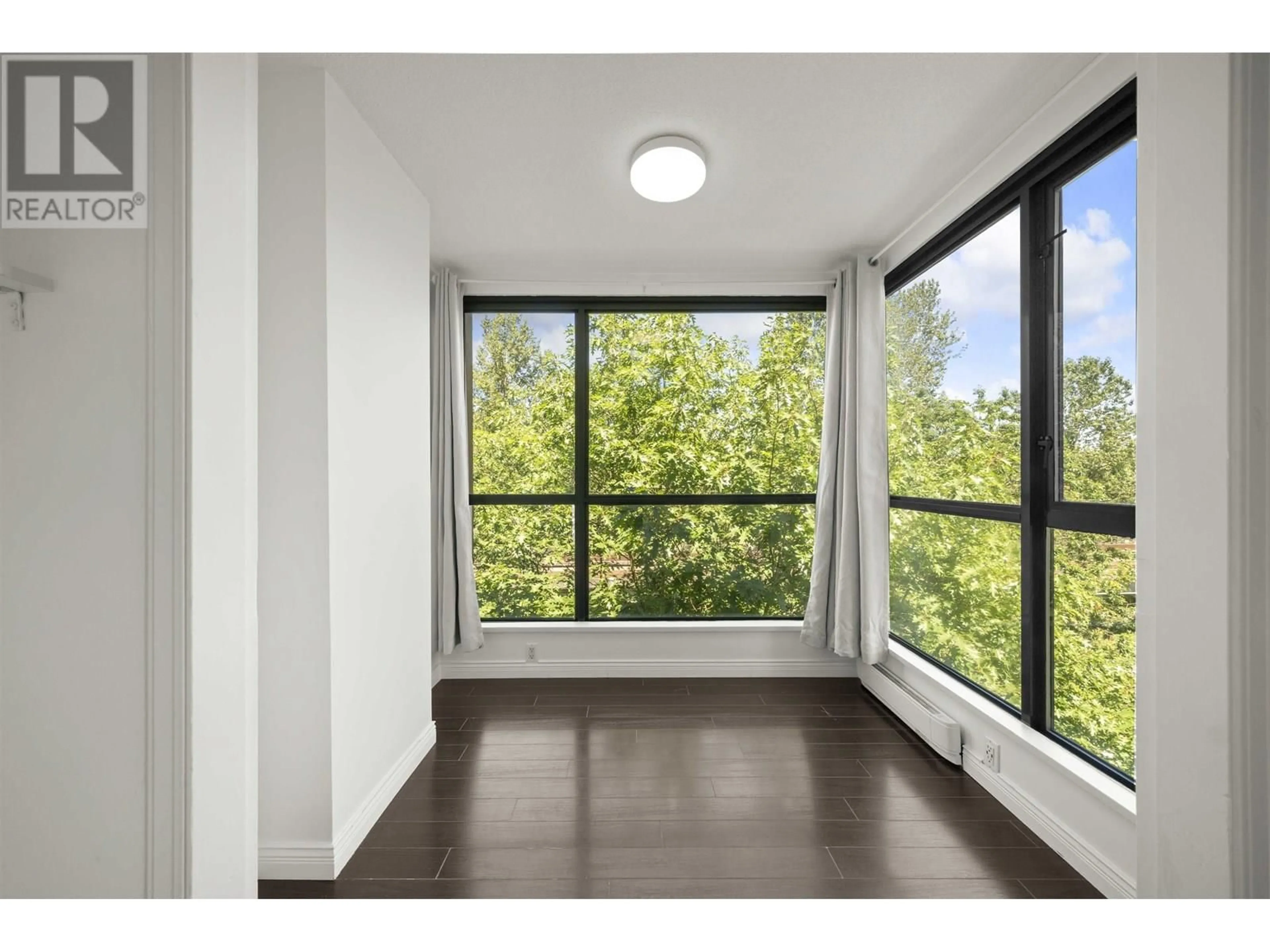 Indoor foyer for 615 - 3588 VANNESS AVENUE, Vancouver British Columbia V5R6E9