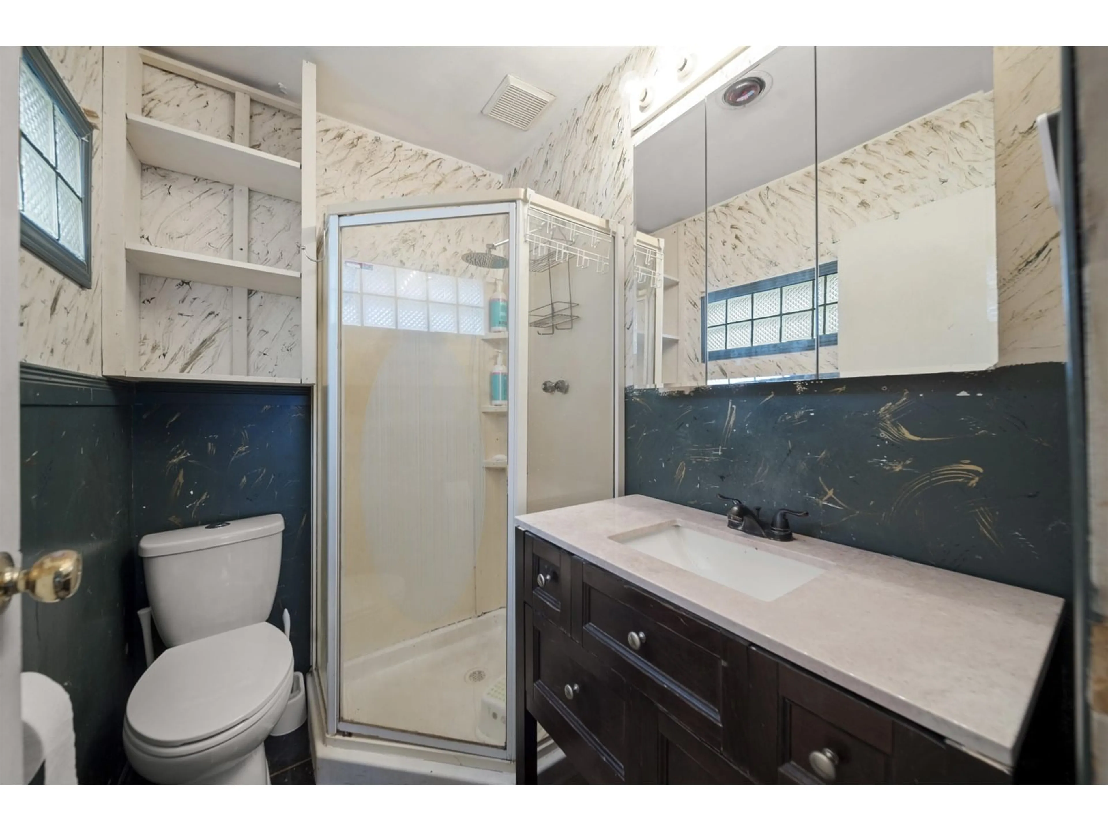 Standard bathroom, ceramic/tile floor for 14349 KINDERSLEY, Surrey British Columbia V3R5R1