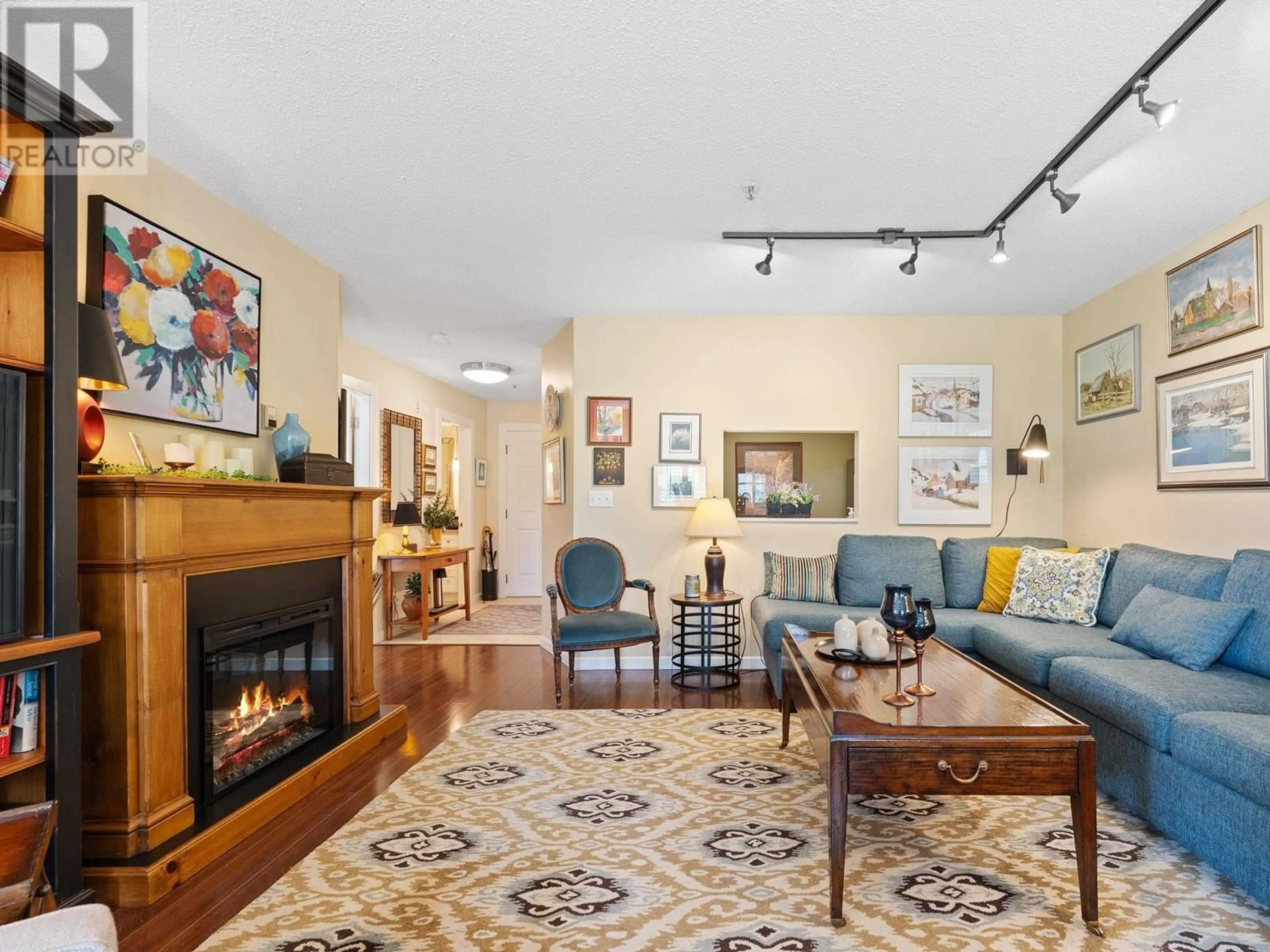 Living room with furniture, unknown for 6 - 2150 MARINE DRIVE, West Vancouver British Columbia V7V1K3