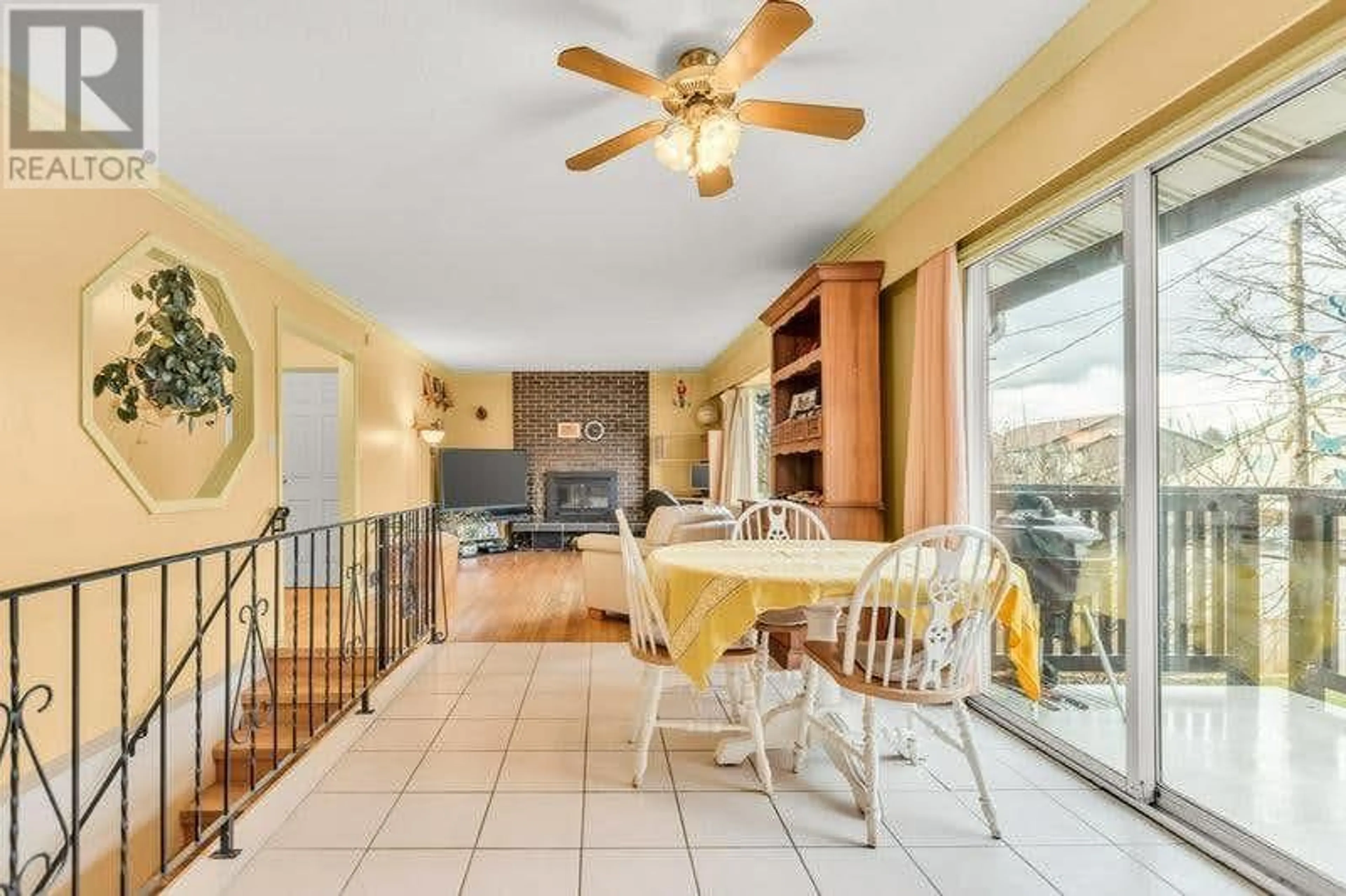 Open concept kitchen, ceramic/tile floor for 18950 FORD ROAD, Pitt Meadows British Columbia V3Y1X1