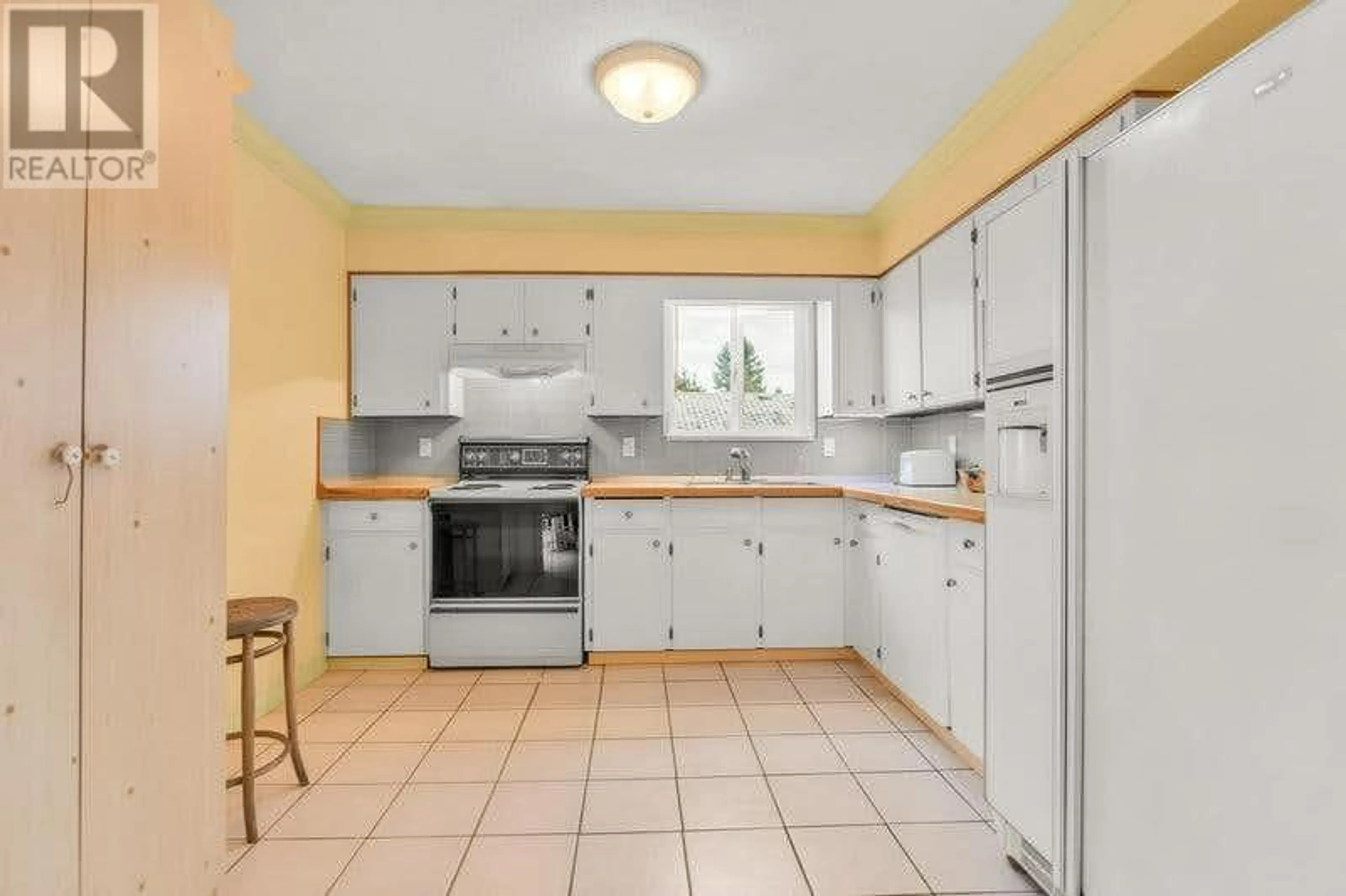 Standard kitchen, ceramic/tile floor for 18950 FORD ROAD, Pitt Meadows British Columbia V3Y1X1