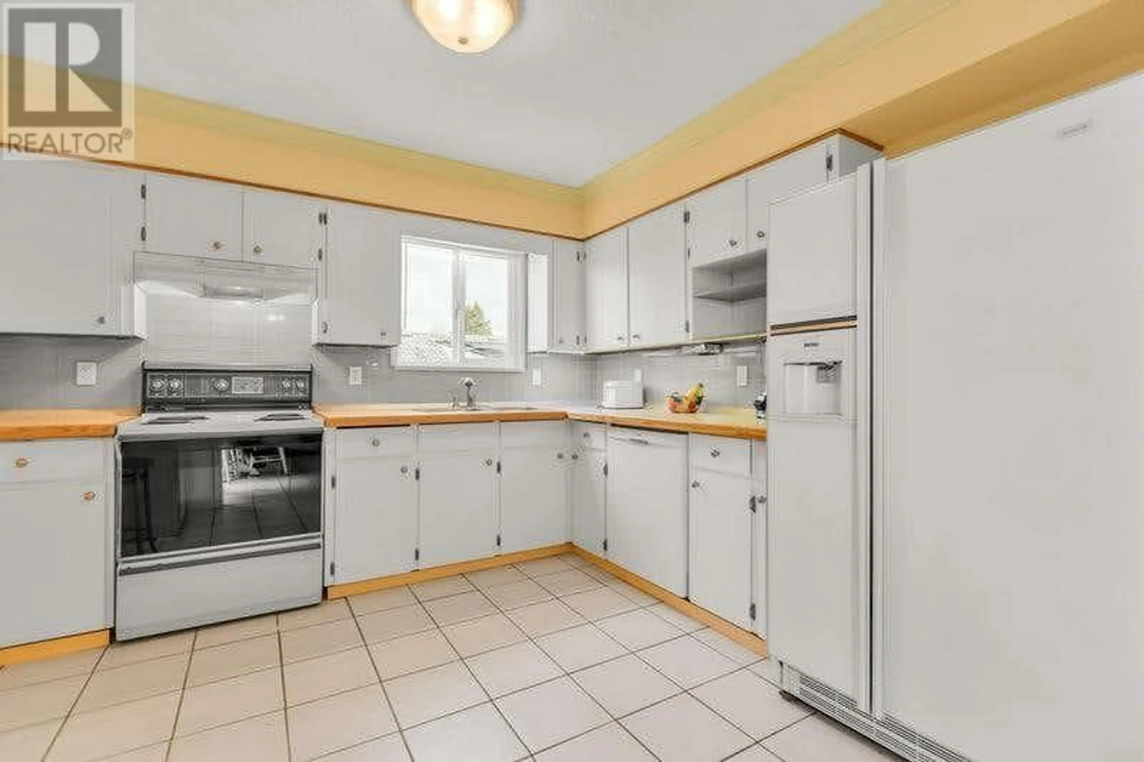 Standard kitchen, ceramic/tile floor for 18950 FORD ROAD, Pitt Meadows British Columbia V3Y1X1