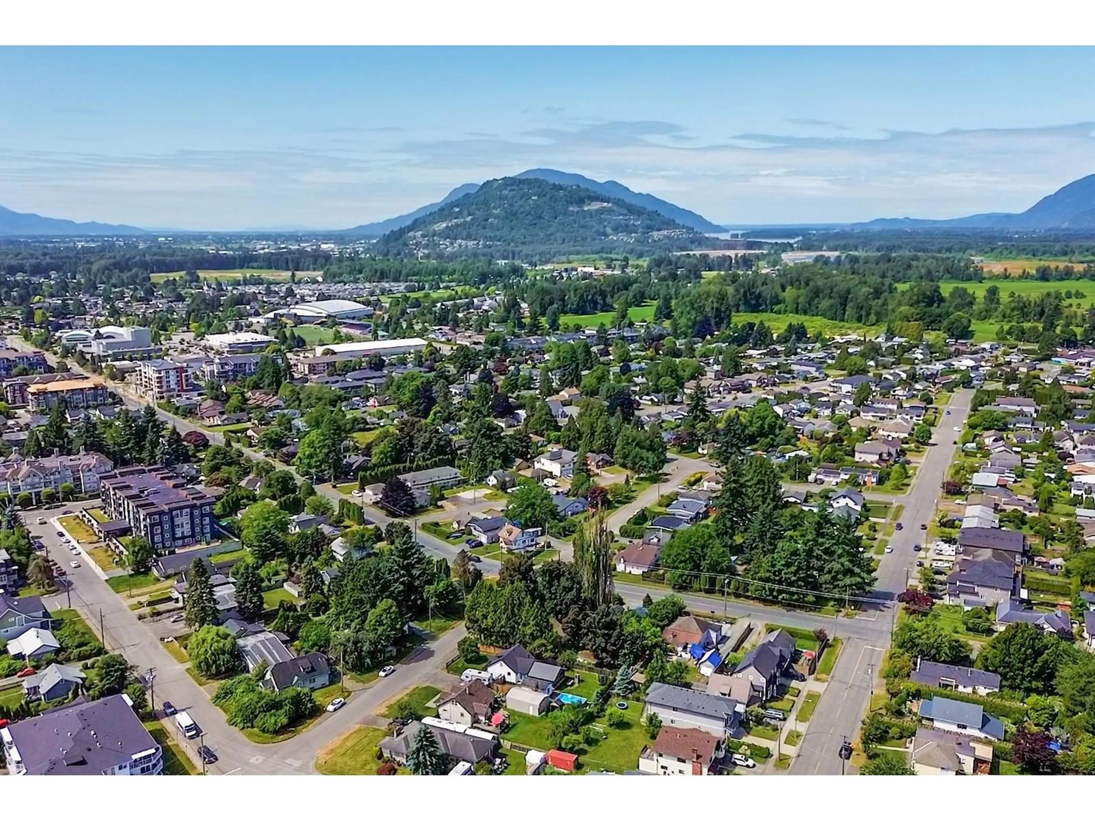 A pic from outside/outdoor area/front of a property/back of a property/a pic from drone, mountain view for 45728 HENDERSON AVENUE, Chilliwack British Columbia V2P2Y3