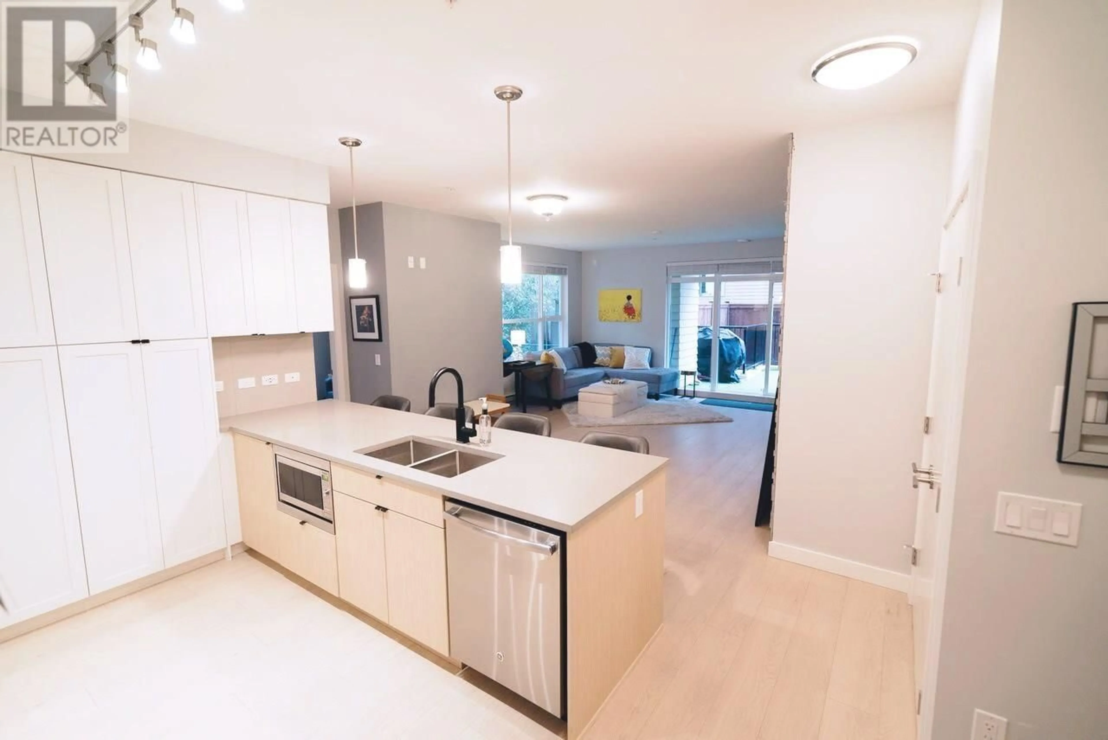 Open concept kitchen, ceramic/tile floor for 112 - 3205 MOUNTAIN HIGHWAY, North Vancouver British Columbia V7K0A3