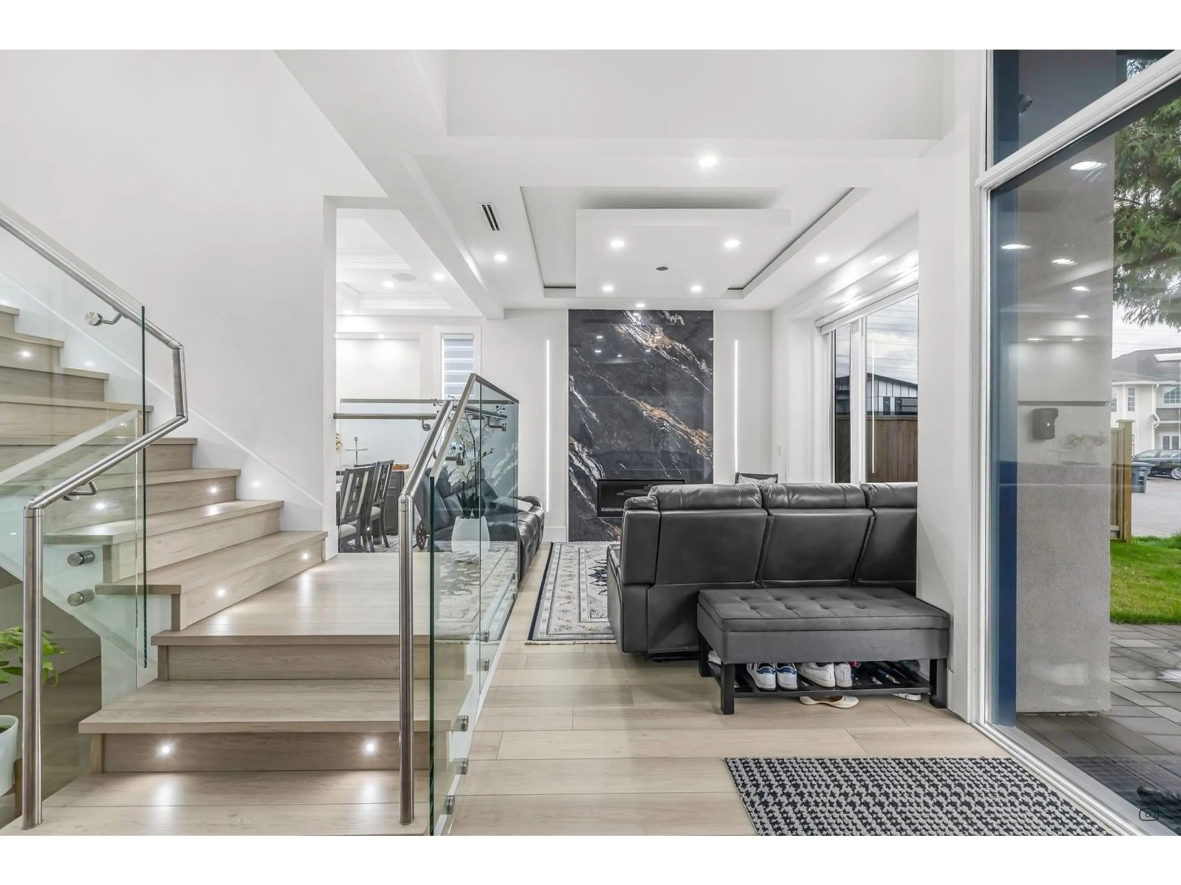 Indoor foyer for 12525 75A, Surrey British Columbia V3W0M3
