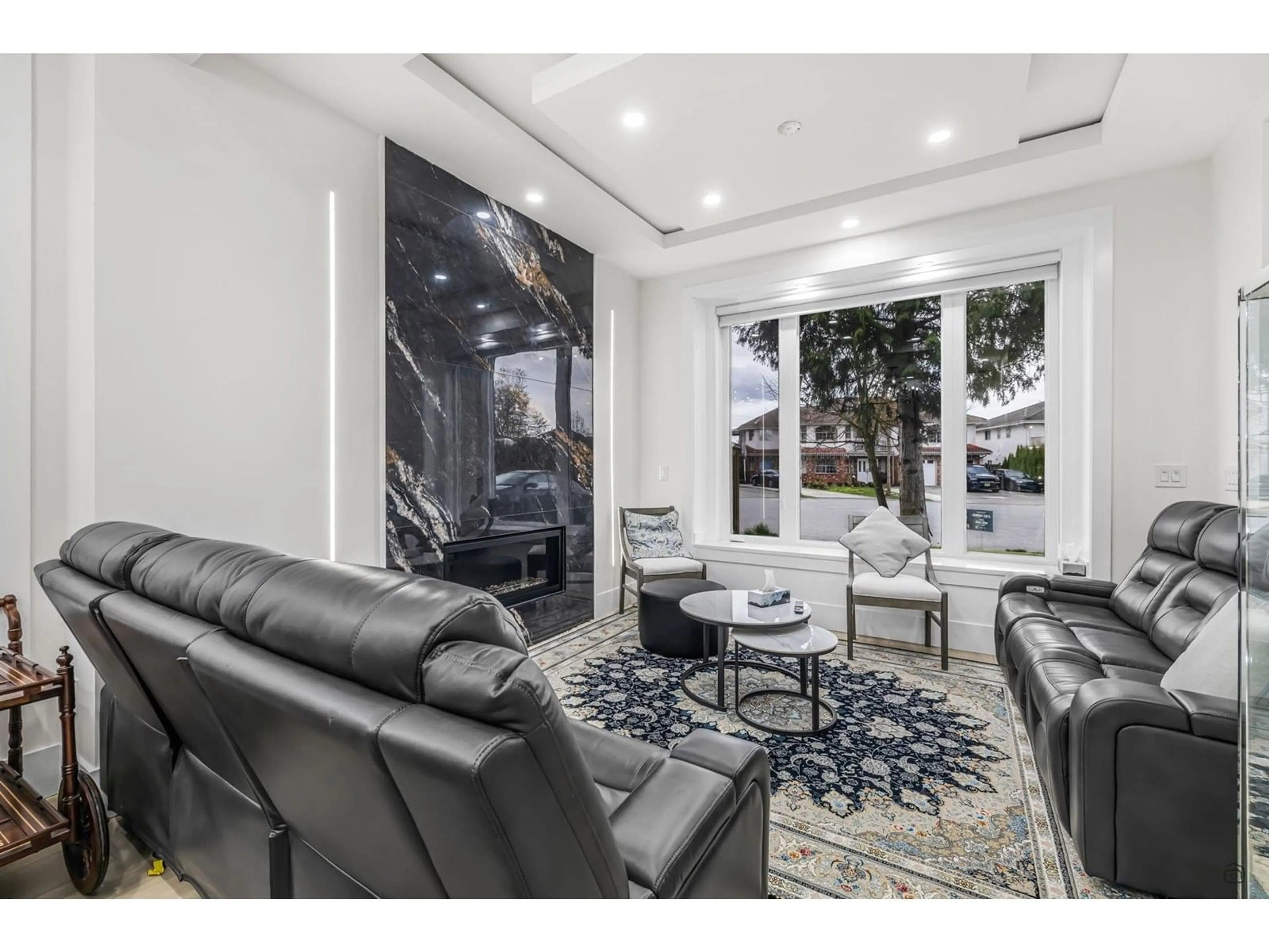 Living room with furniture, unknown for 12525 75A, Surrey British Columbia V3W0M3