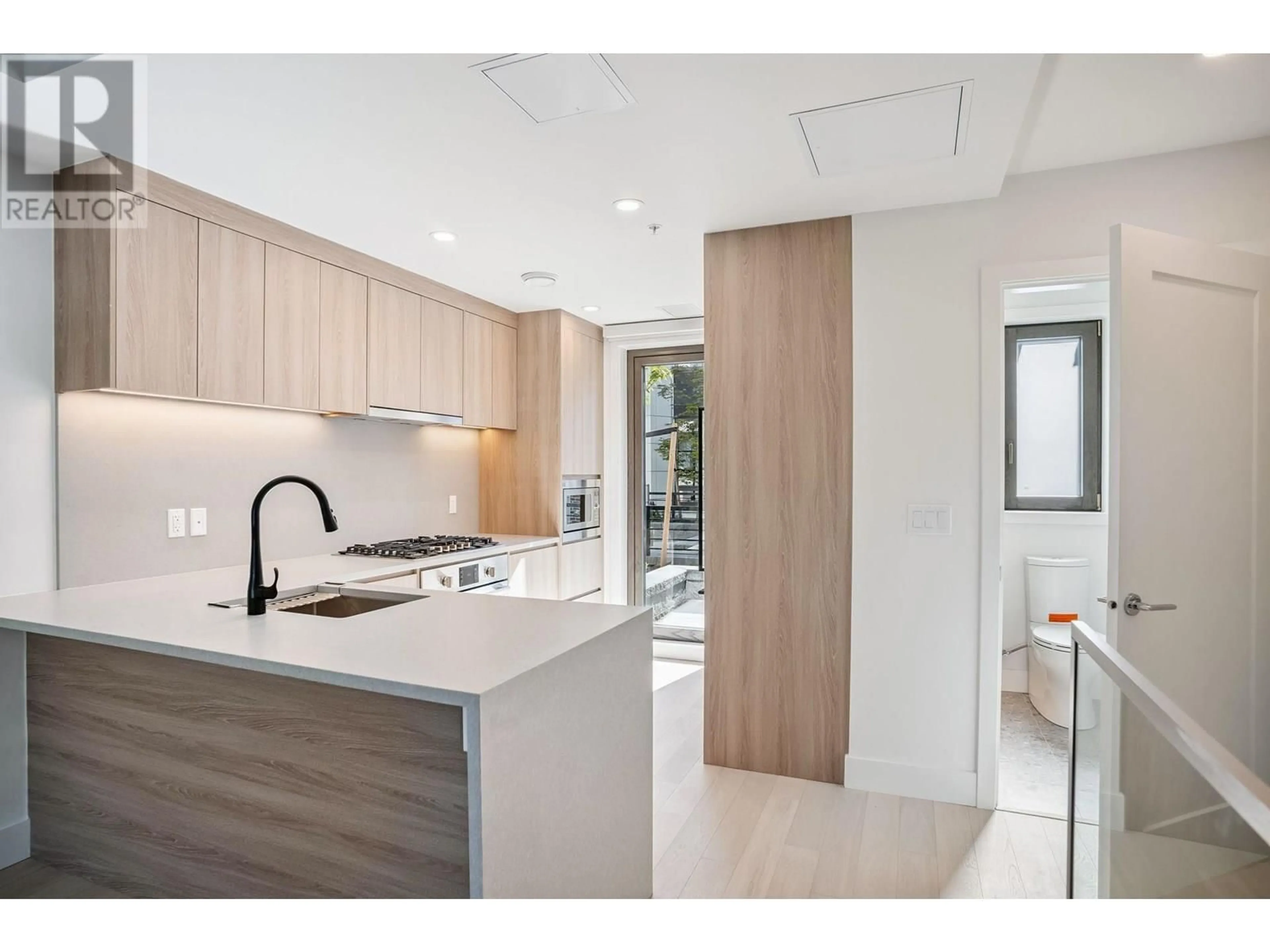 Open concept kitchen, unknown for 6268 OAK STREET, Vancouver British Columbia V6M2W4