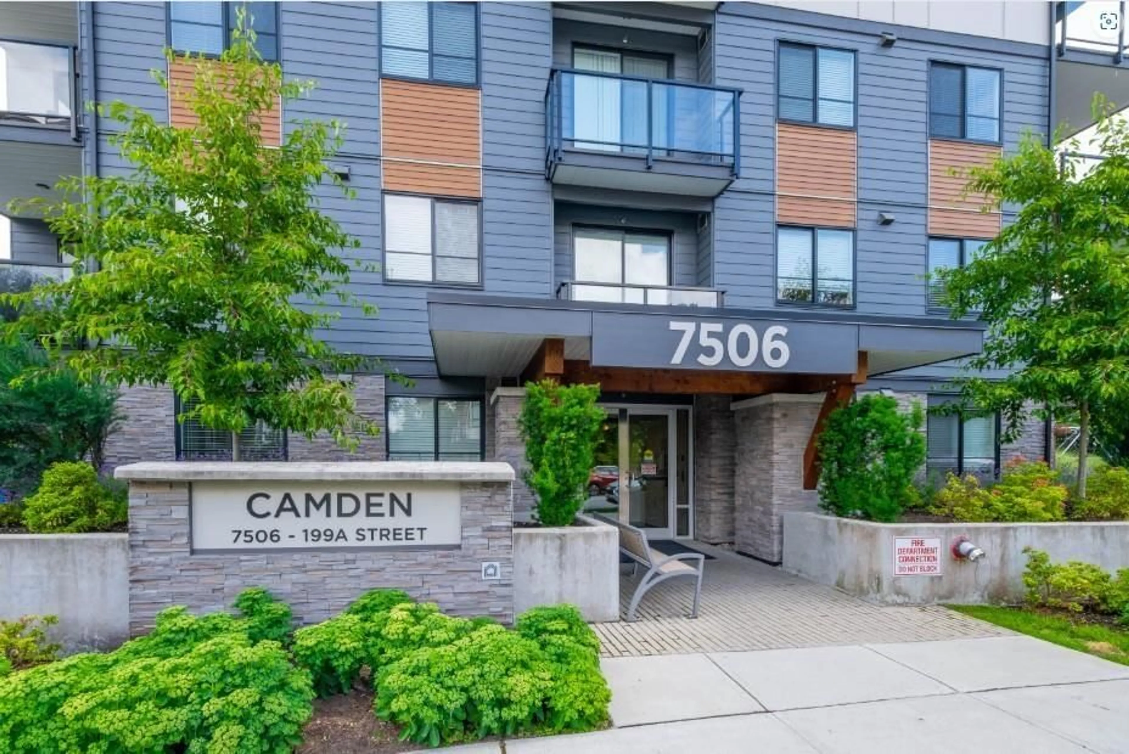 Indoor foyer for 424 - 7506 199A, Langley British Columbia V2Y3K9