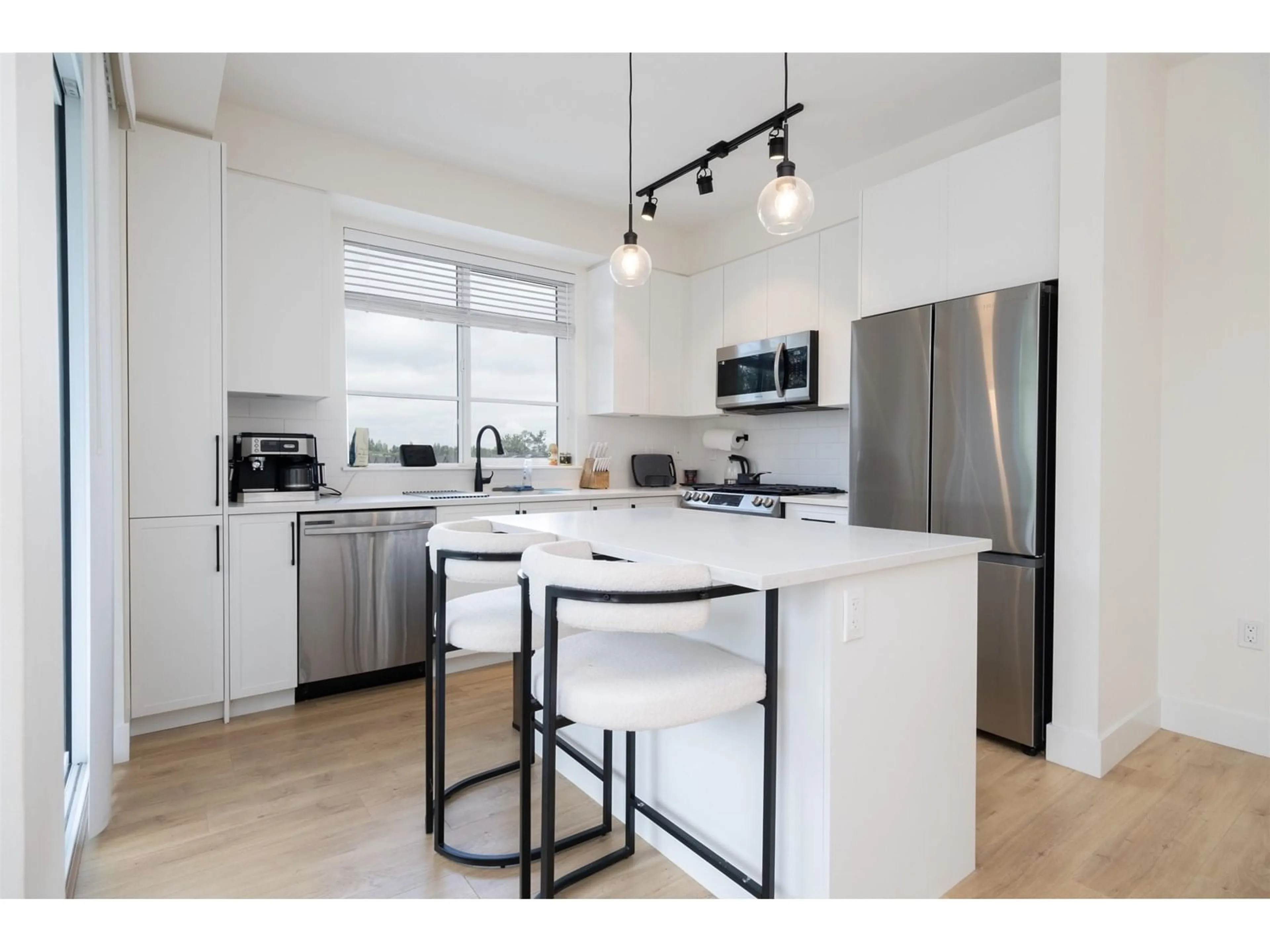 Open concept kitchen, unknown for 424 - 7506 199A, Langley British Columbia V2Y3K9