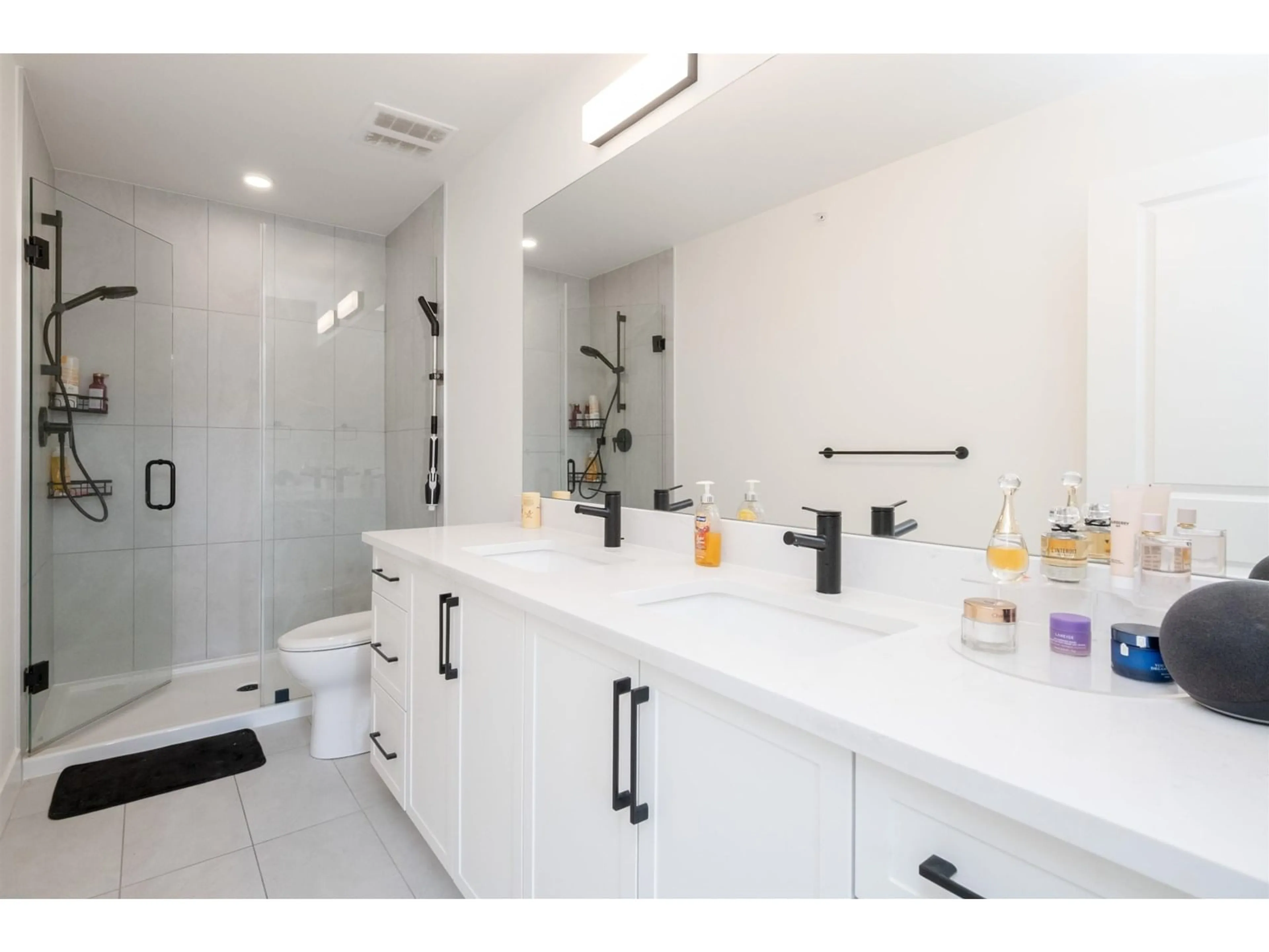Contemporary bathroom, ceramic/tile floor for 424 - 7506 199A, Langley British Columbia V2Y3K9