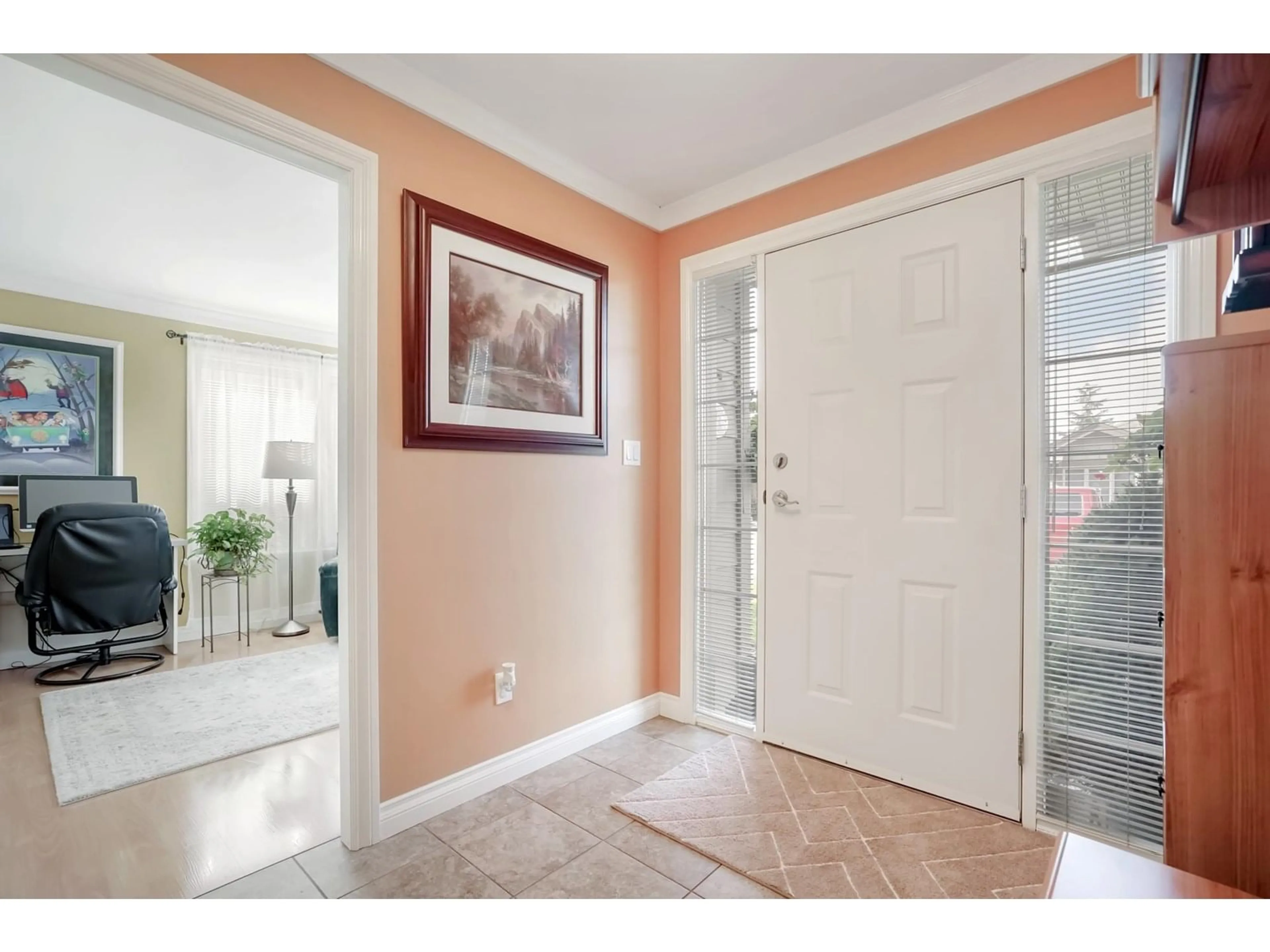 Indoor entryway for 52 - 46000 THOMAS ROAD, Chilliwack British Columbia V2R5W6