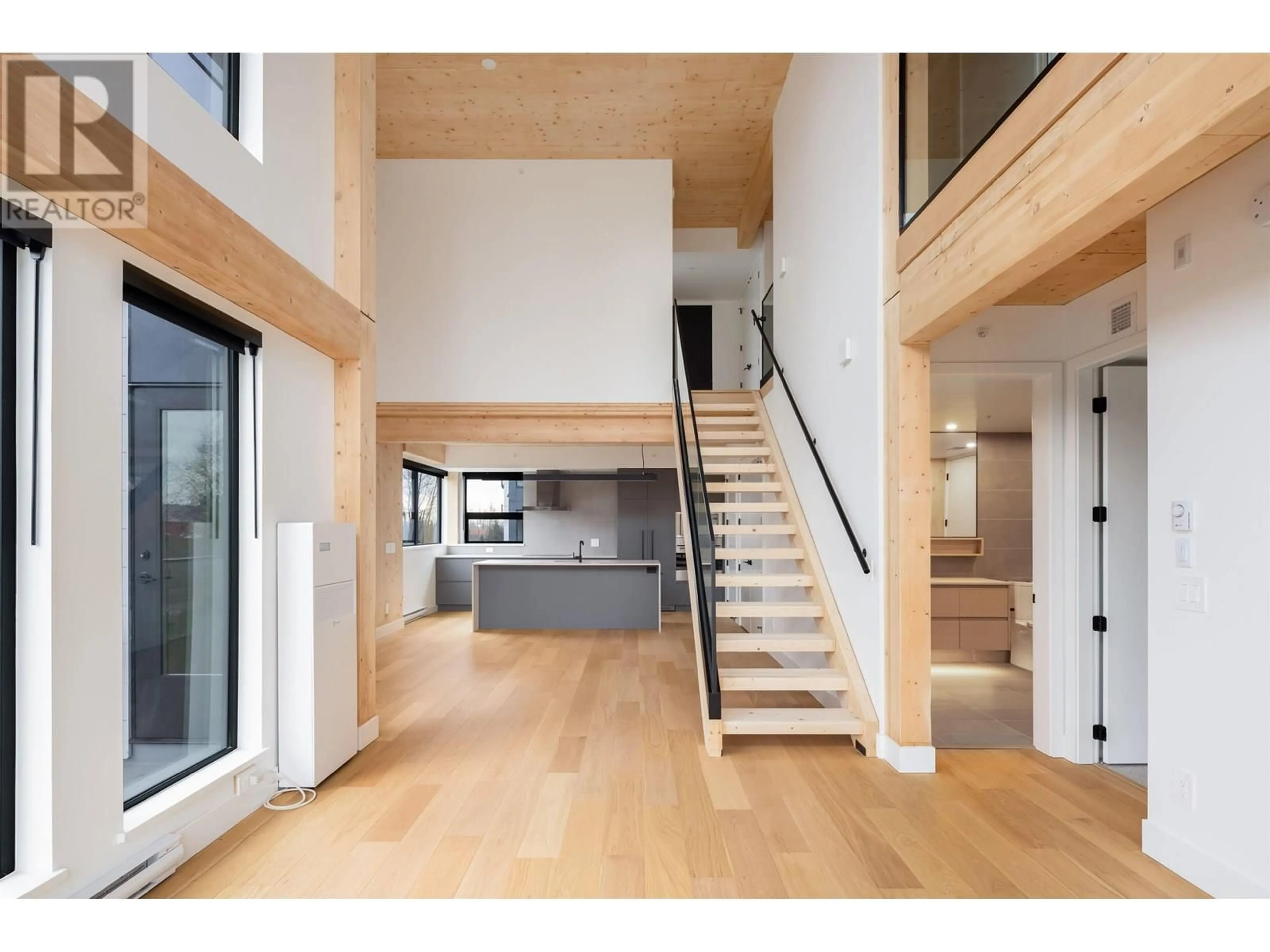 Indoor foyer for 304 - 310 SALTER STREET, New Westminster British Columbia V3M0N7