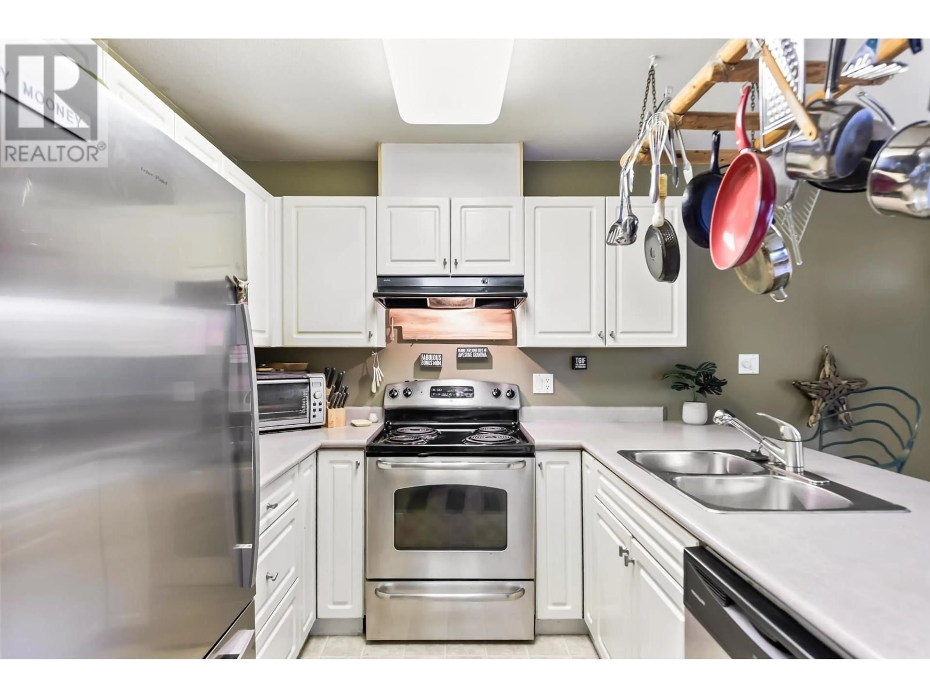 Standard kitchen, unknown for 7 - 21015 118 AVENUE, Maple Ridge British Columbia V2X8B7