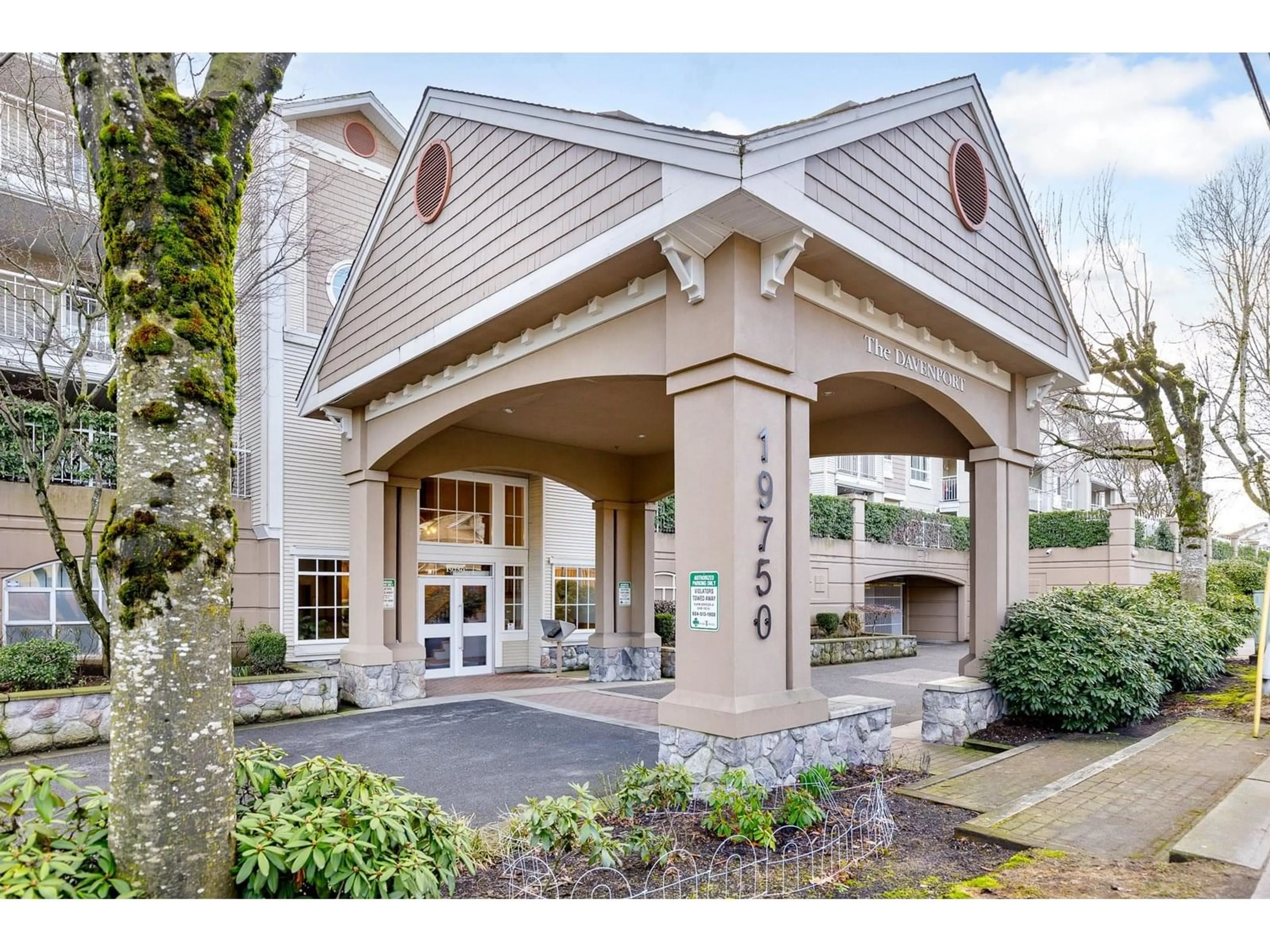 Indoor foyer for 203 - 19750 64, Langley British Columbia V2T2T1