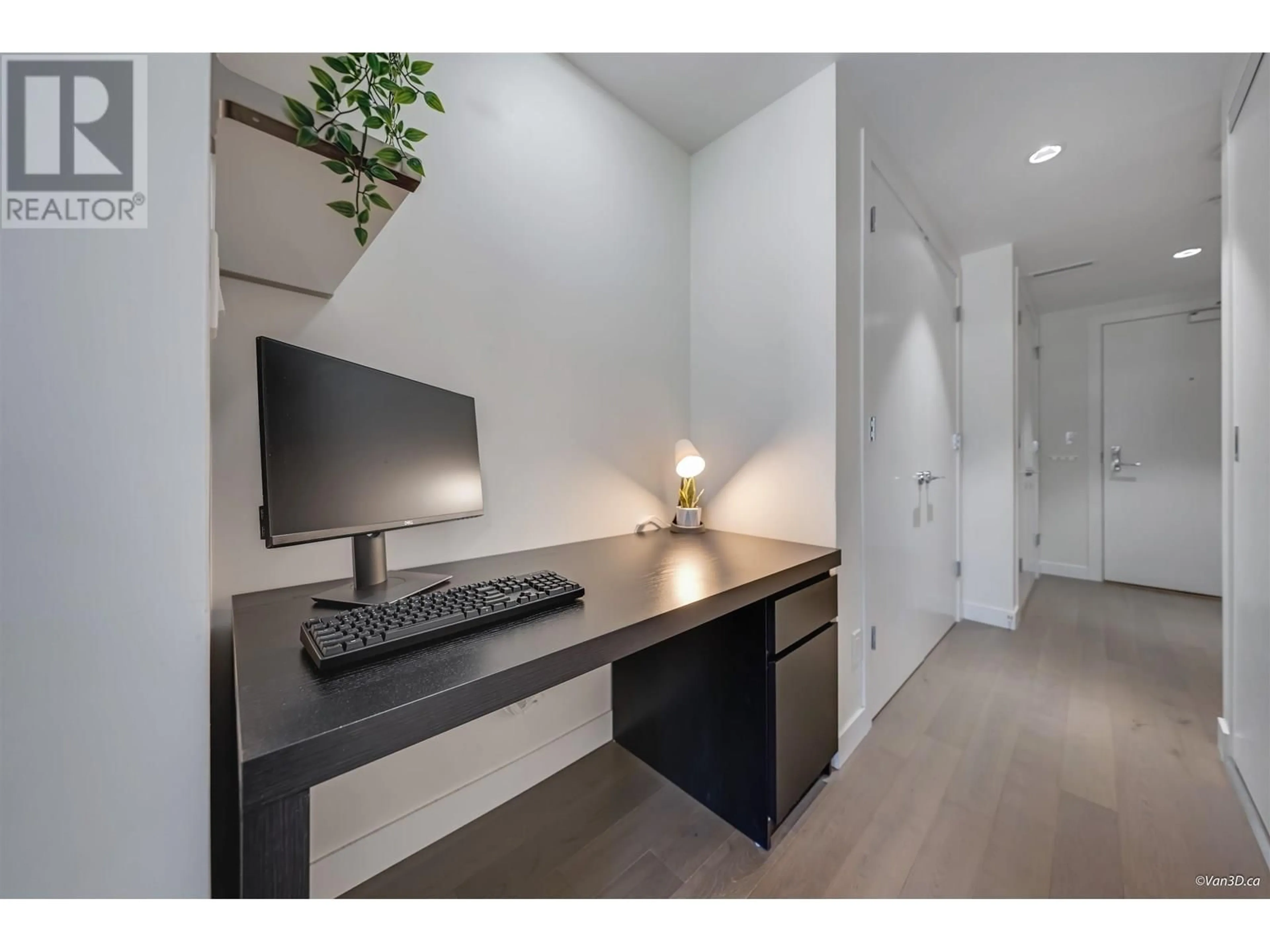 Indoor entryway for 209 - 9060 UNIVERSITY CRESCENT, Burnaby British Columbia V5A0E1