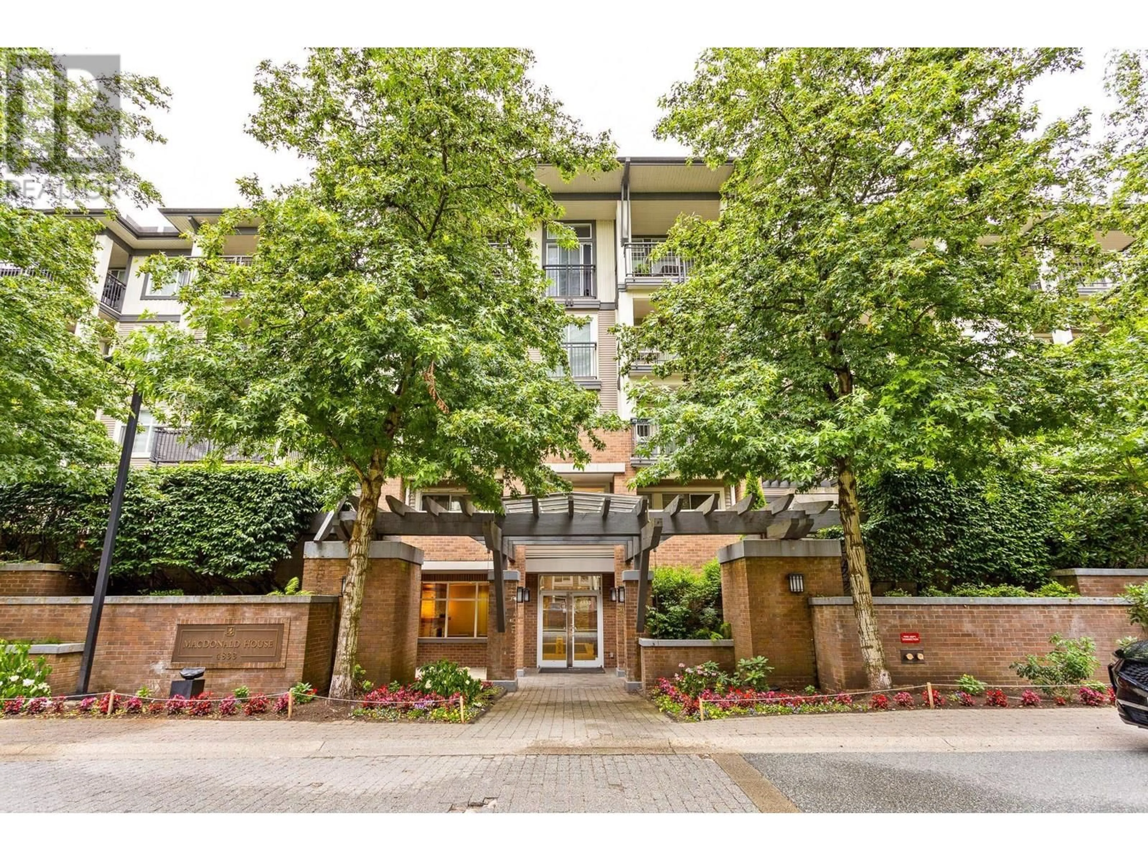 Indoor foyer for 411 - 4833 BRENTWOOD DRIVE, Burnaby British Columbia V5C0C3