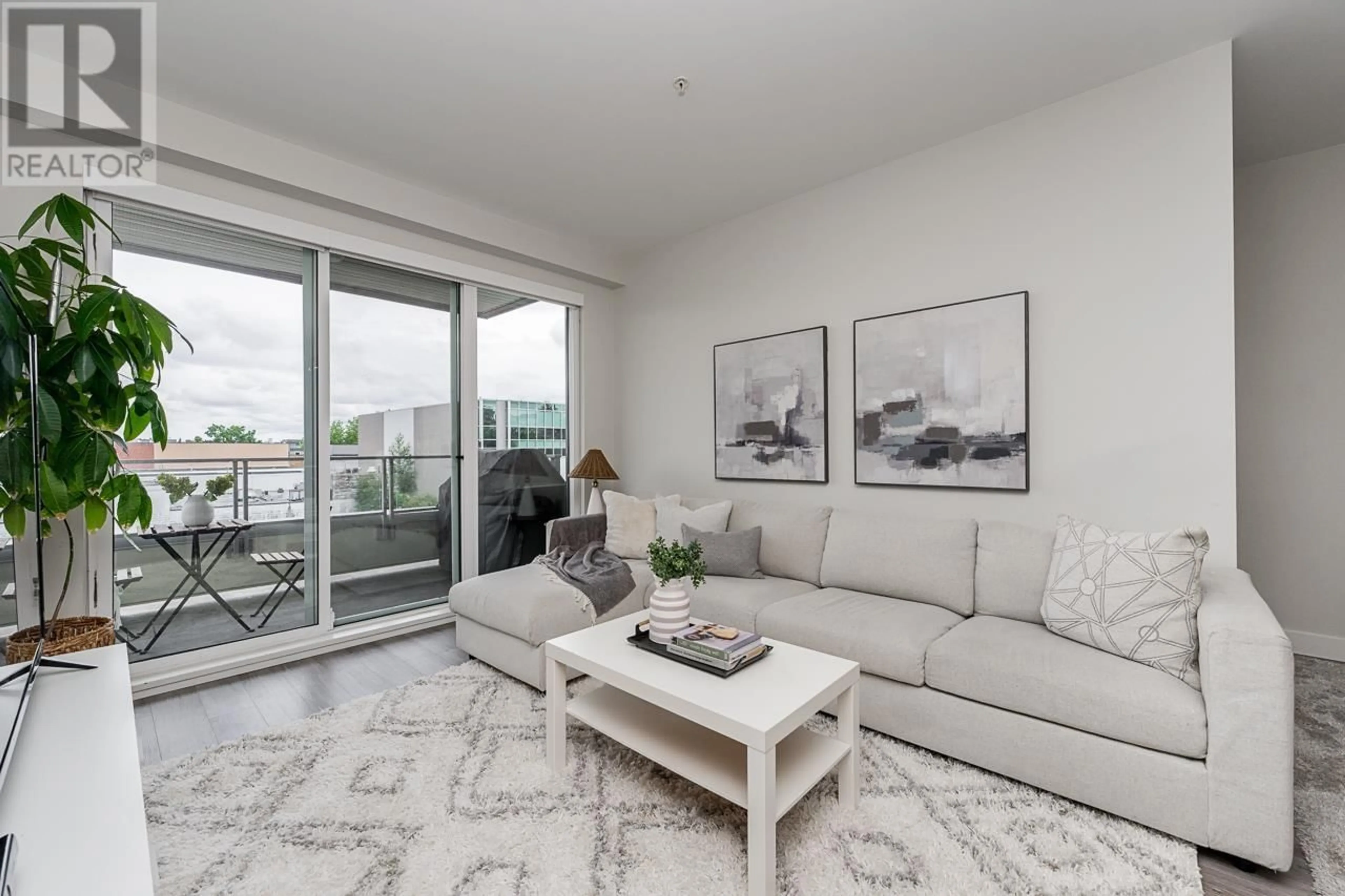 Living room with furniture, unknown for 301 - 1728 GILMORE AVENUE, Burnaby British Columbia V5C0L3
