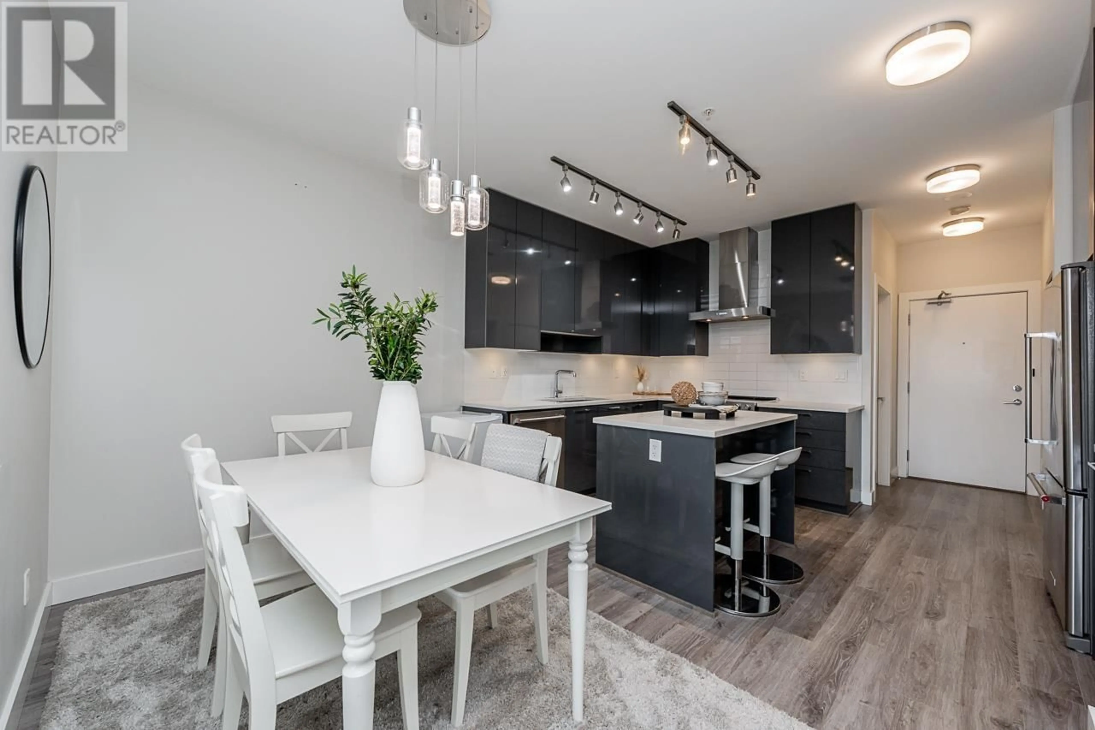Contemporary kitchen, unknown for 301 - 1728 GILMORE AVENUE, Burnaby British Columbia V5C0L3