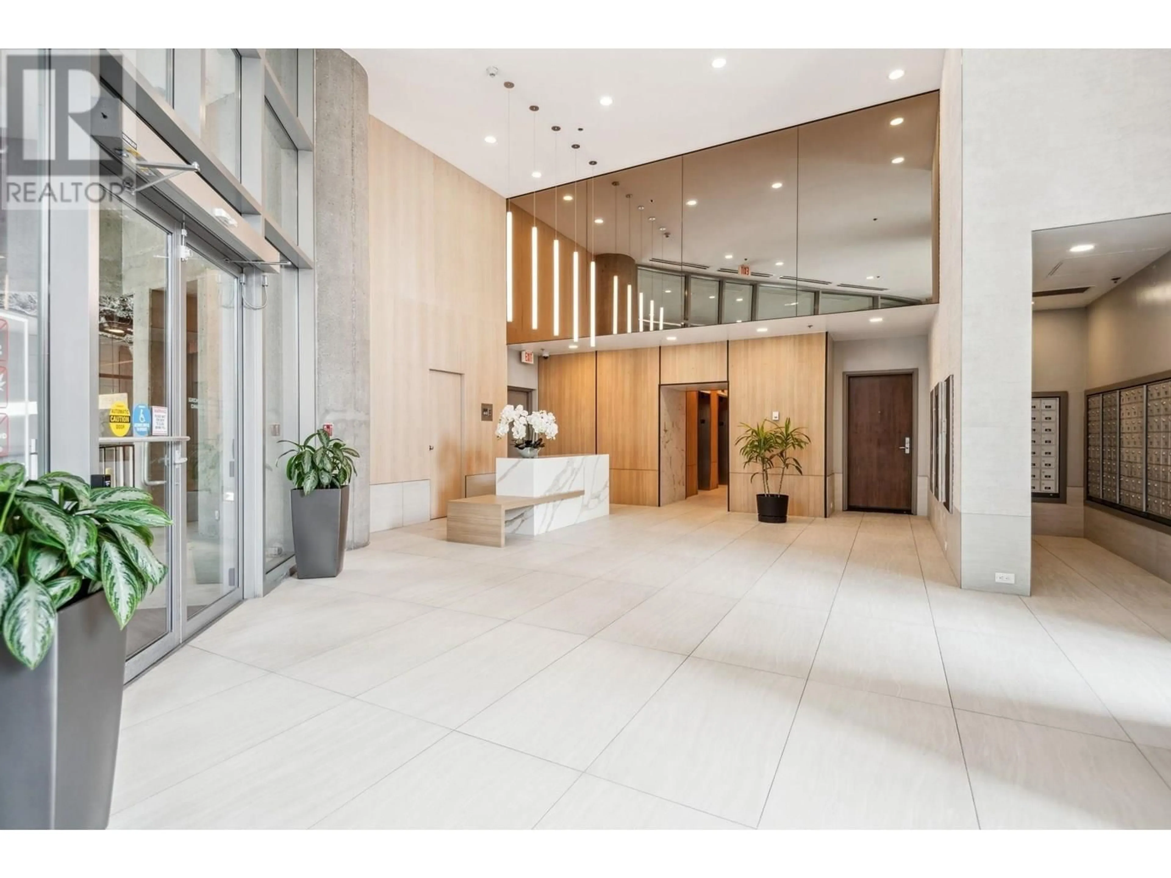 Indoor foyer for 607 - 583 BEACH CRESCENT, Vancouver British Columbia V6Z3E6